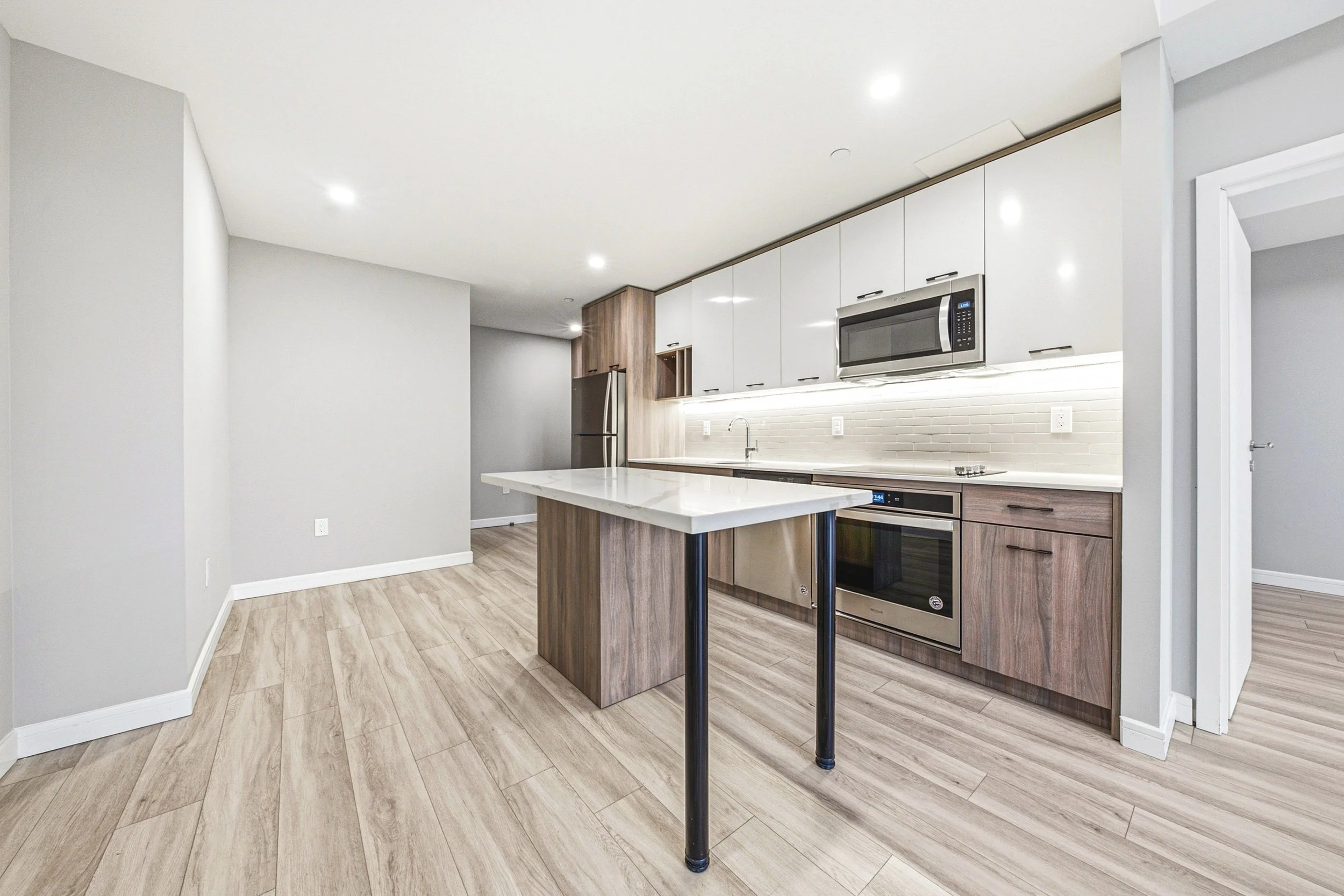6 - Suite 2306 Marquee Residence.jpg