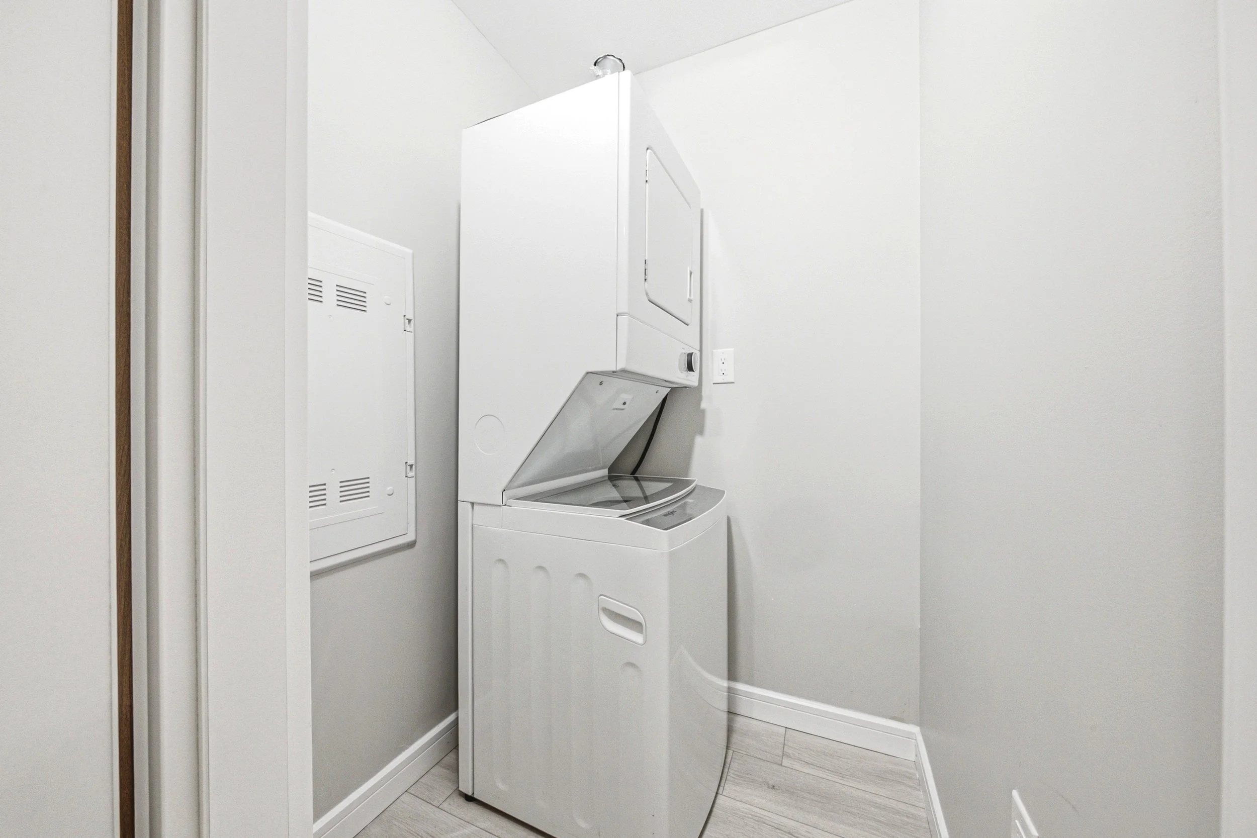 20 - Suite 2306 Marquee Residence.jpg