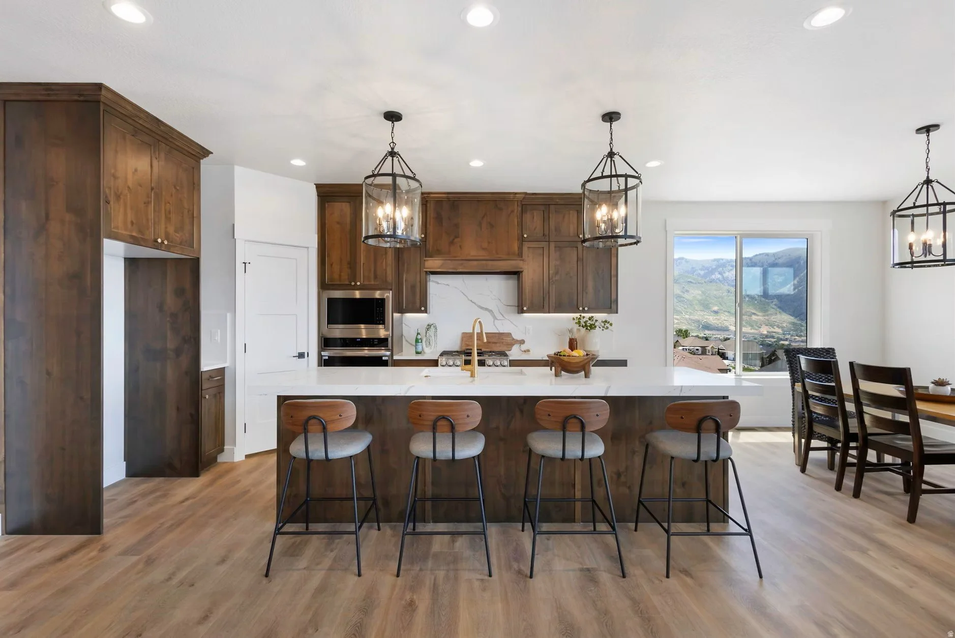 201 kitchen.jpeg