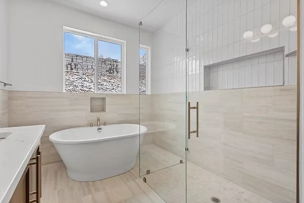 183 bathroom.jpeg