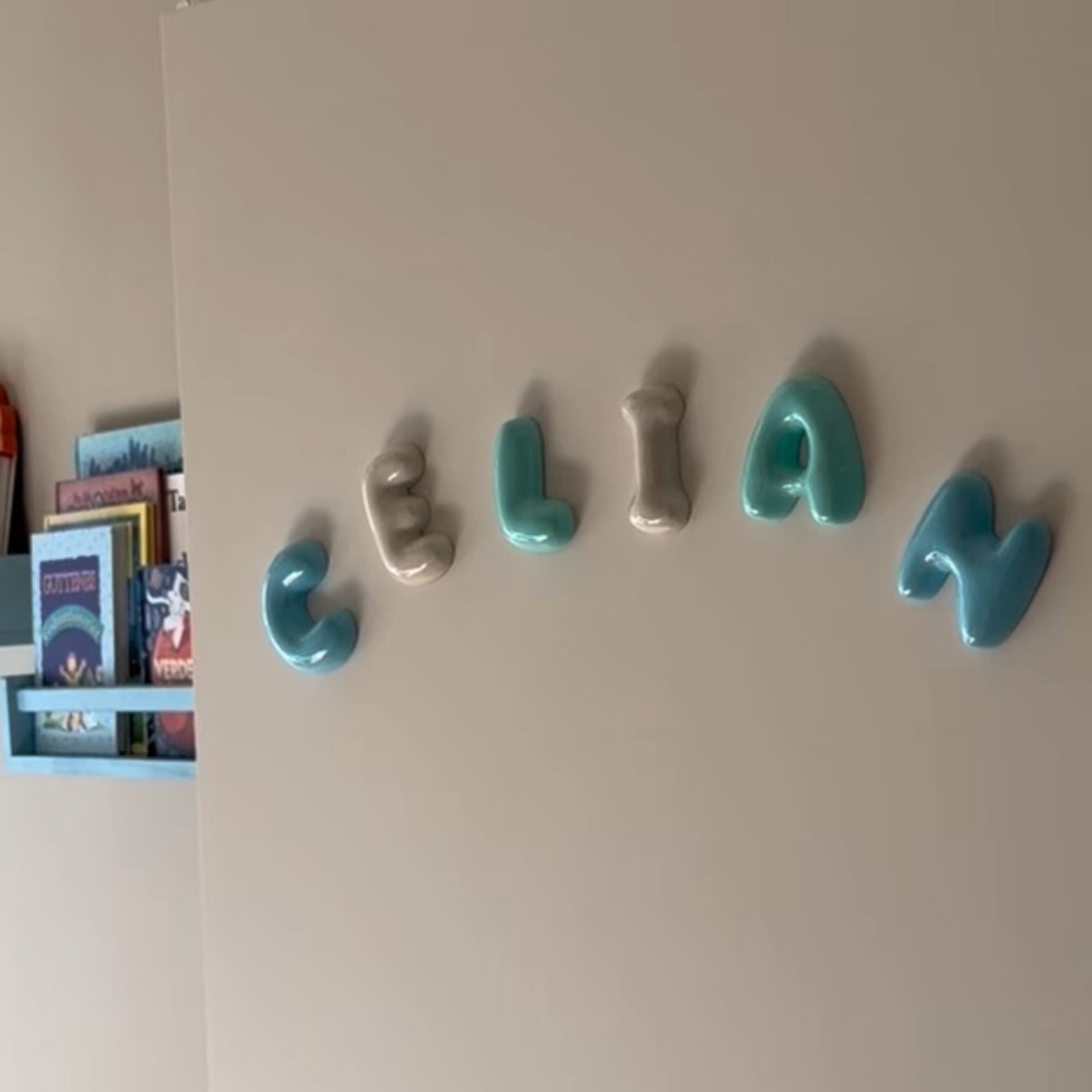 💙 C E L I A N 🧸

Ice Blue // Milky White // Mint // Milky White // Mint // Ice Blue

8 cm

20% rabatt p&aring; alle bobler ut oktober 🫧🧸

#studiokoselie #nursery #nurserydecor #boblebokstaver #barnerom