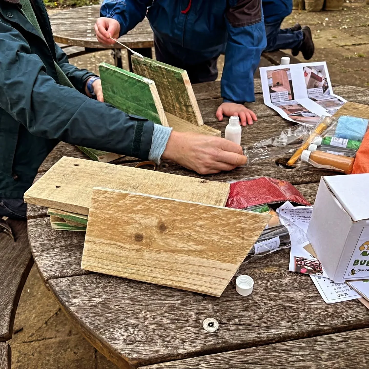 Our brilliant volunteers Debs and Kerry ran a free bird feeder making session this morning 🌞 as well as making the feeders there was soup, bread, and welshcakes to share as well.

Big thanks to @wiltshirescrapstore for the generous donation of bird 