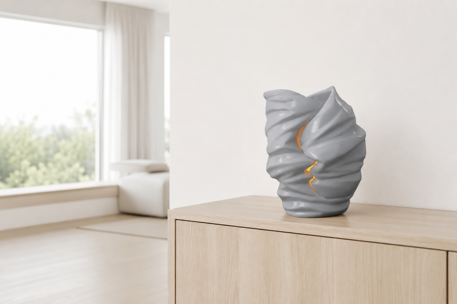 Keramická urna Light v elegantním světlém obytném prostoru.
