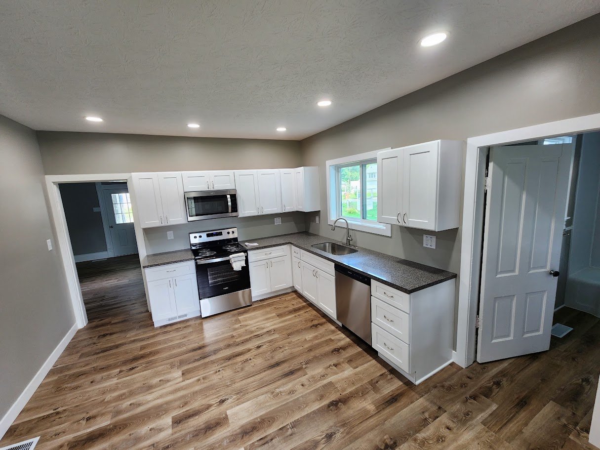 Kitchen install.jpg