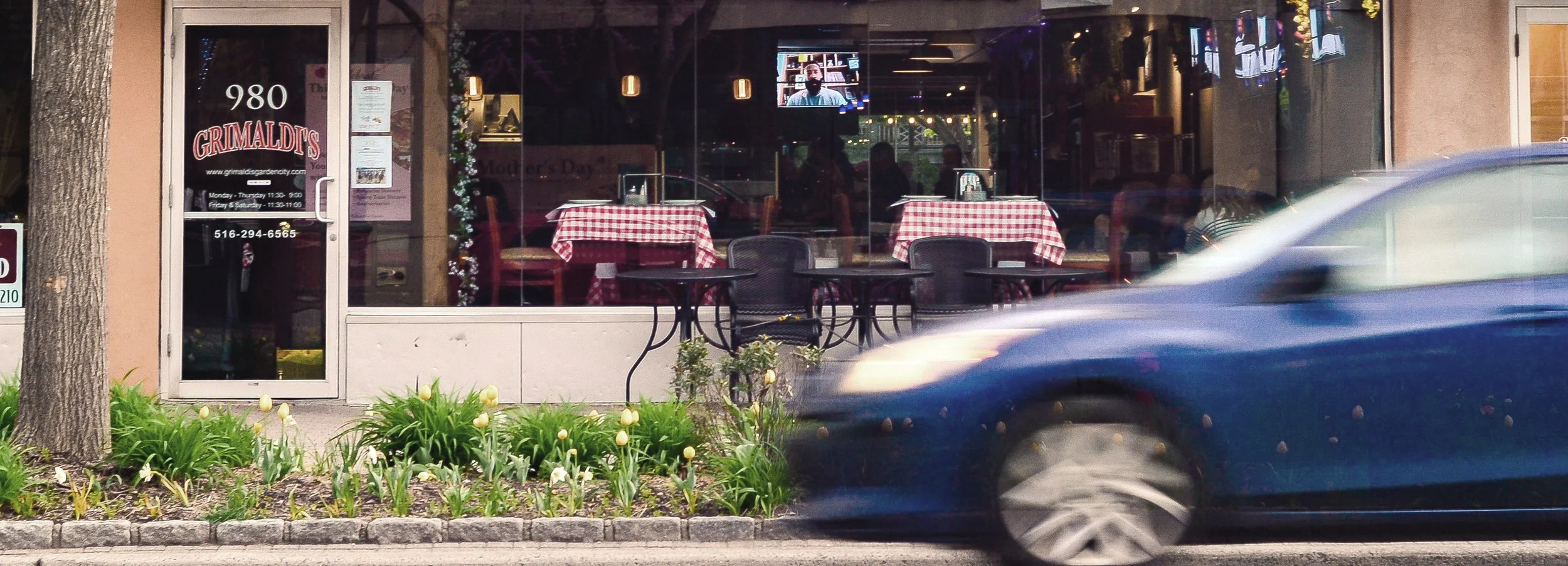 Grimaldi's Storefront in Garden City