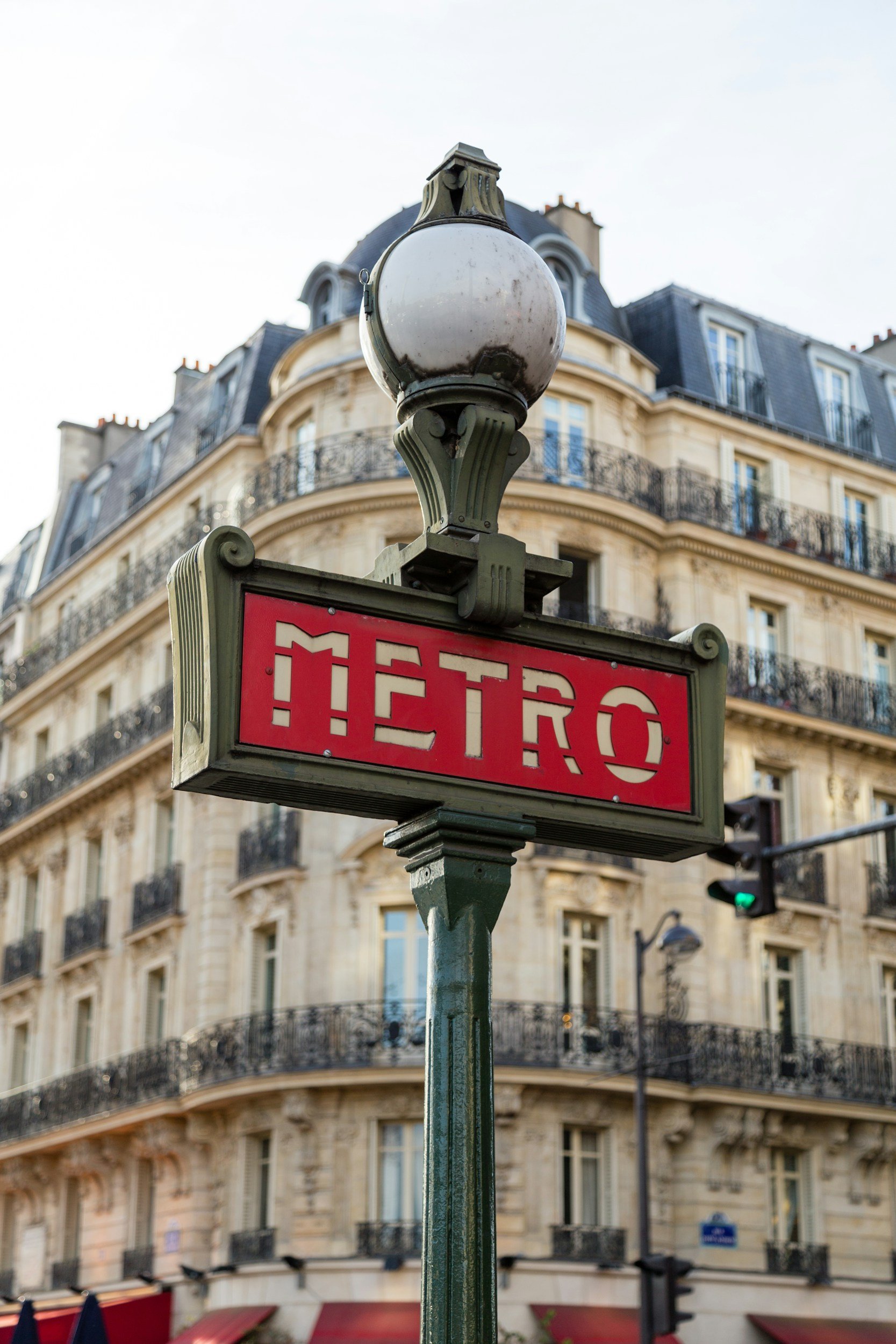 paris metro sign