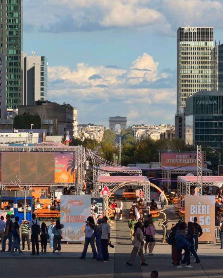 Festival_Scene_ La Defense_Plaza