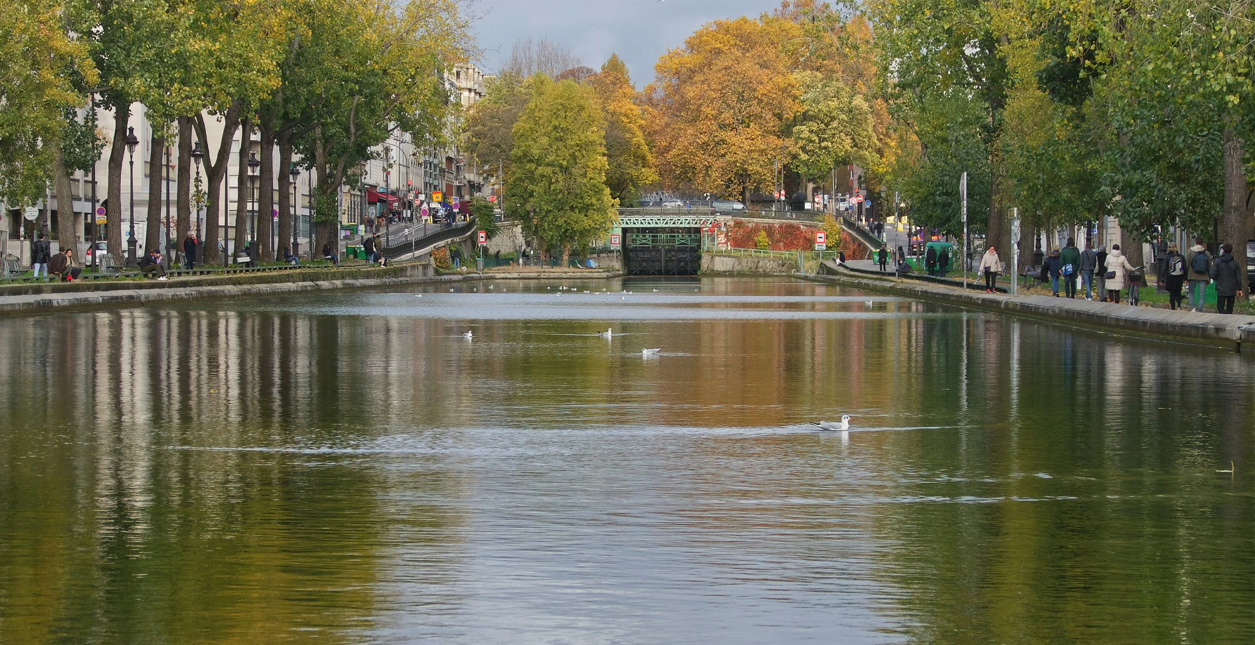 wide view of canal saint-martin and neighborhood