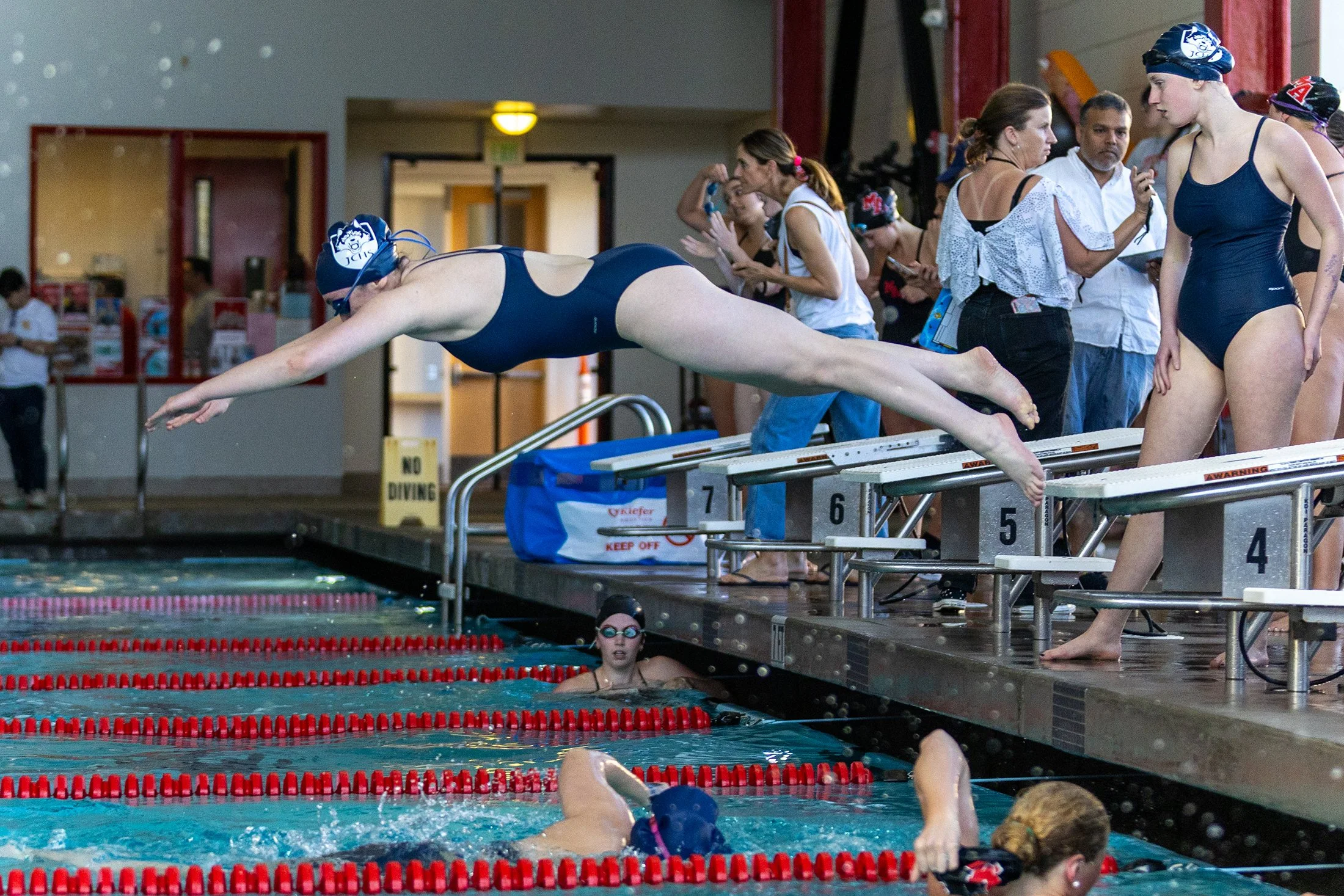 Co-edVarsitySwimming_5B9A1046.jpg