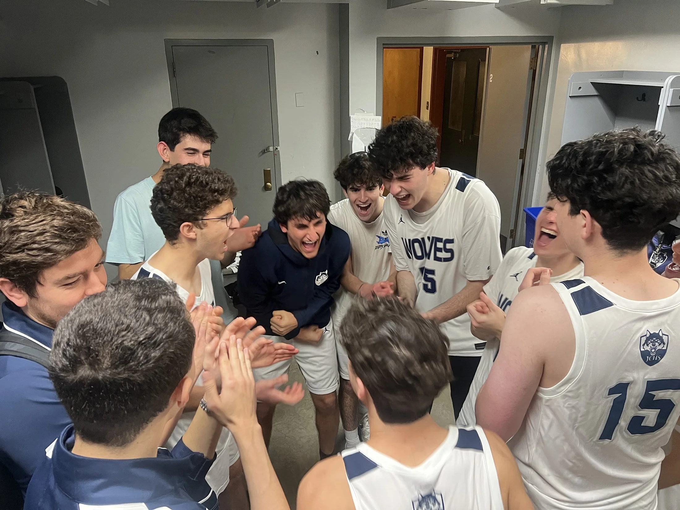 BoysVarsityBasketball_0164.jpg