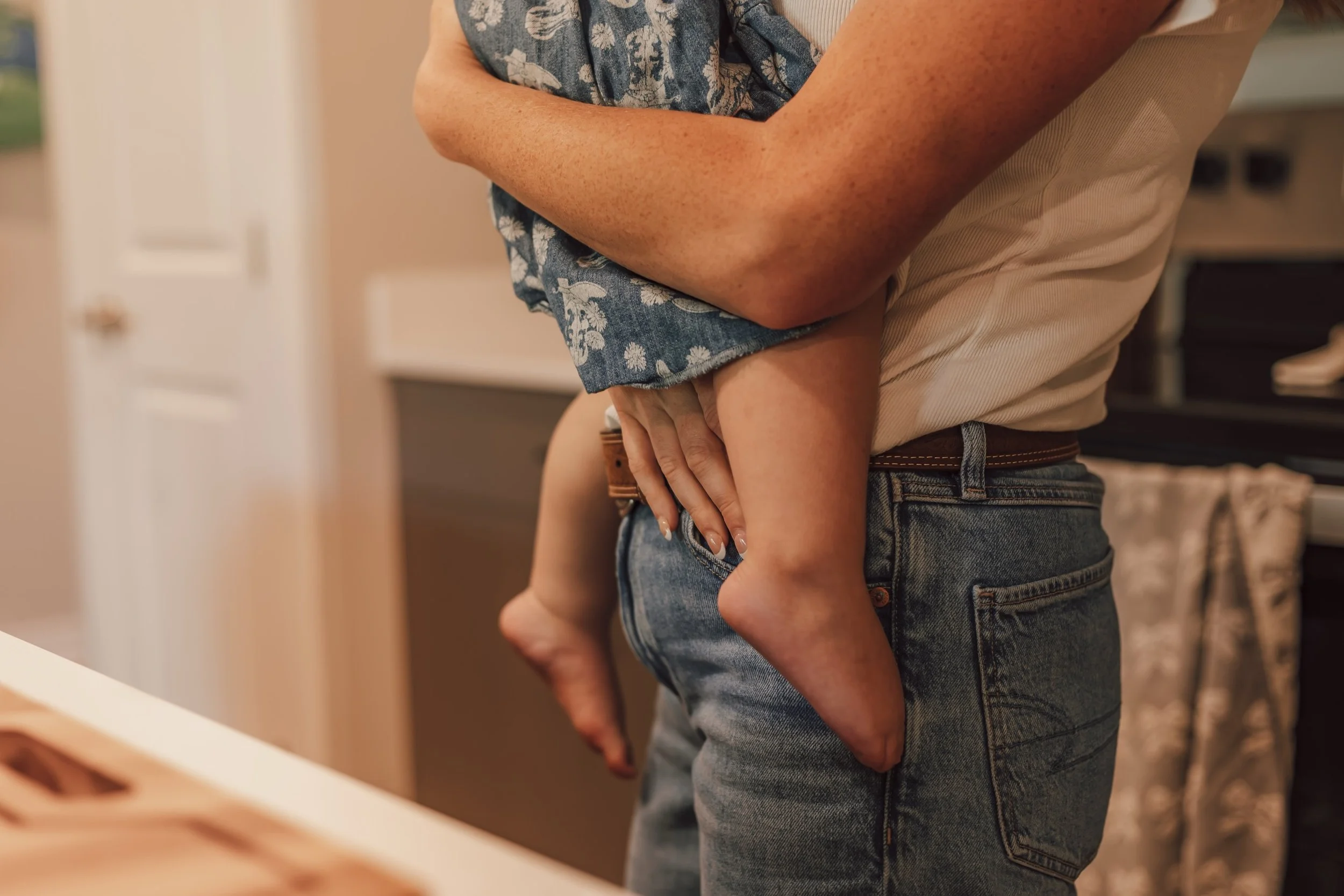 Mama&rsquo;s are usually the memory keepers.
And as a mama myself, when this session came up, I knew I wanted a cozy, warm, and cinematic touch. 

Mother&rsquo;s are usually the ones taking the photos, fixing the hair, packing the snacks, wiping the 