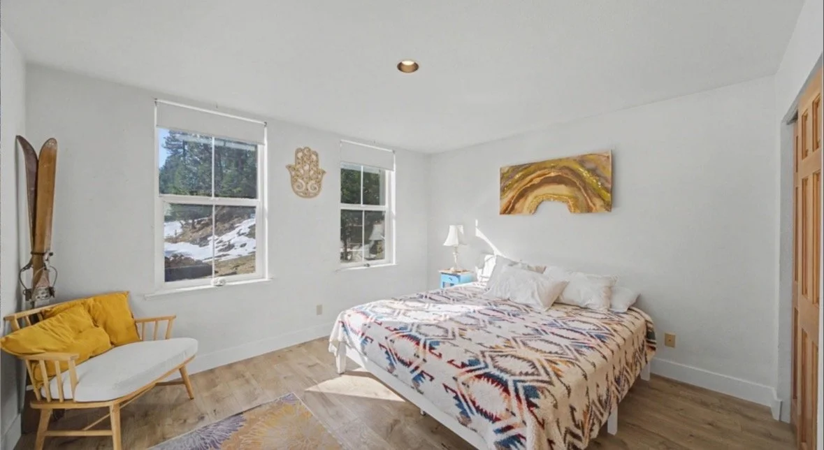 King Bedroom/Private Bath