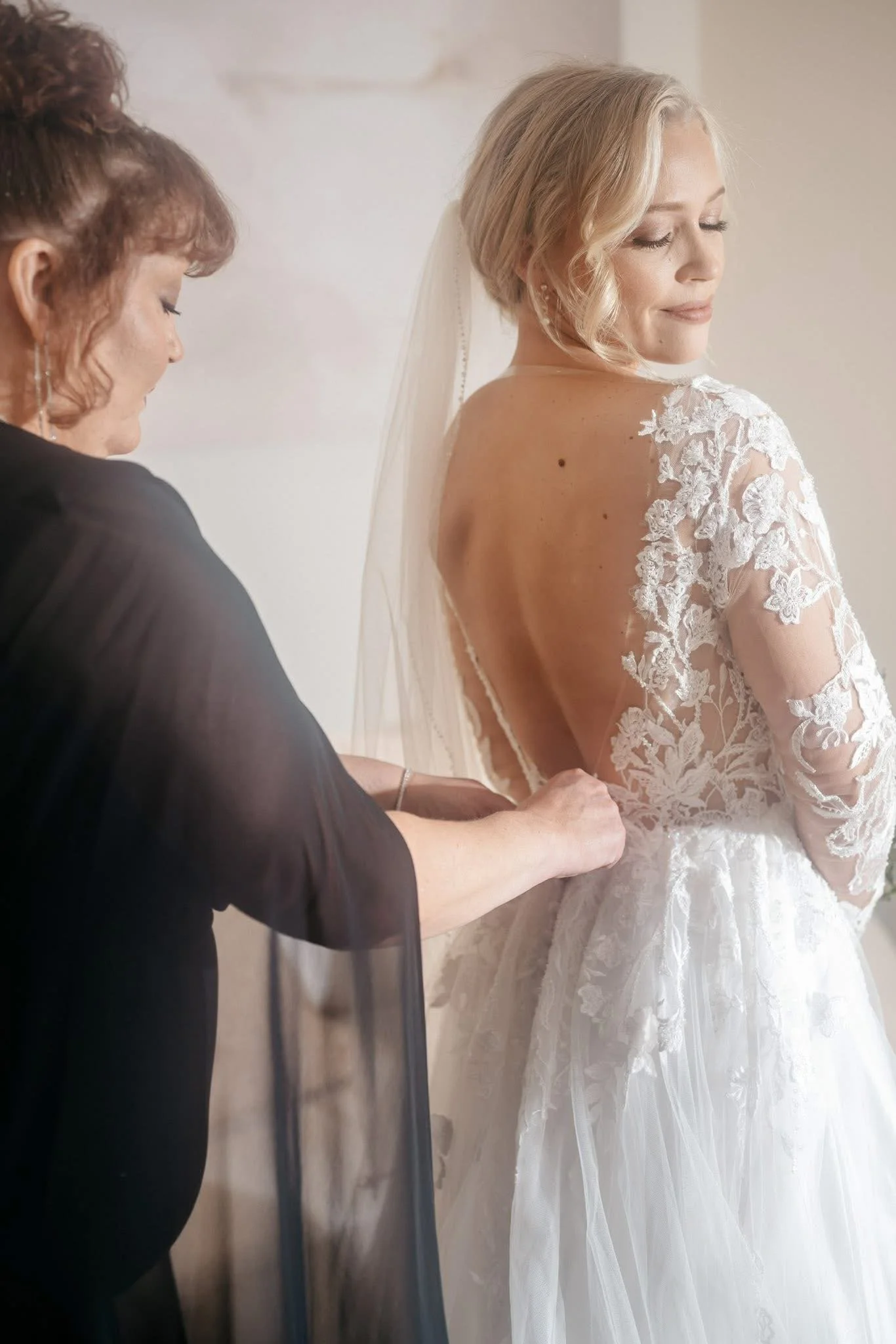 Flawless finish + No bronzer for all your wedding whites!
