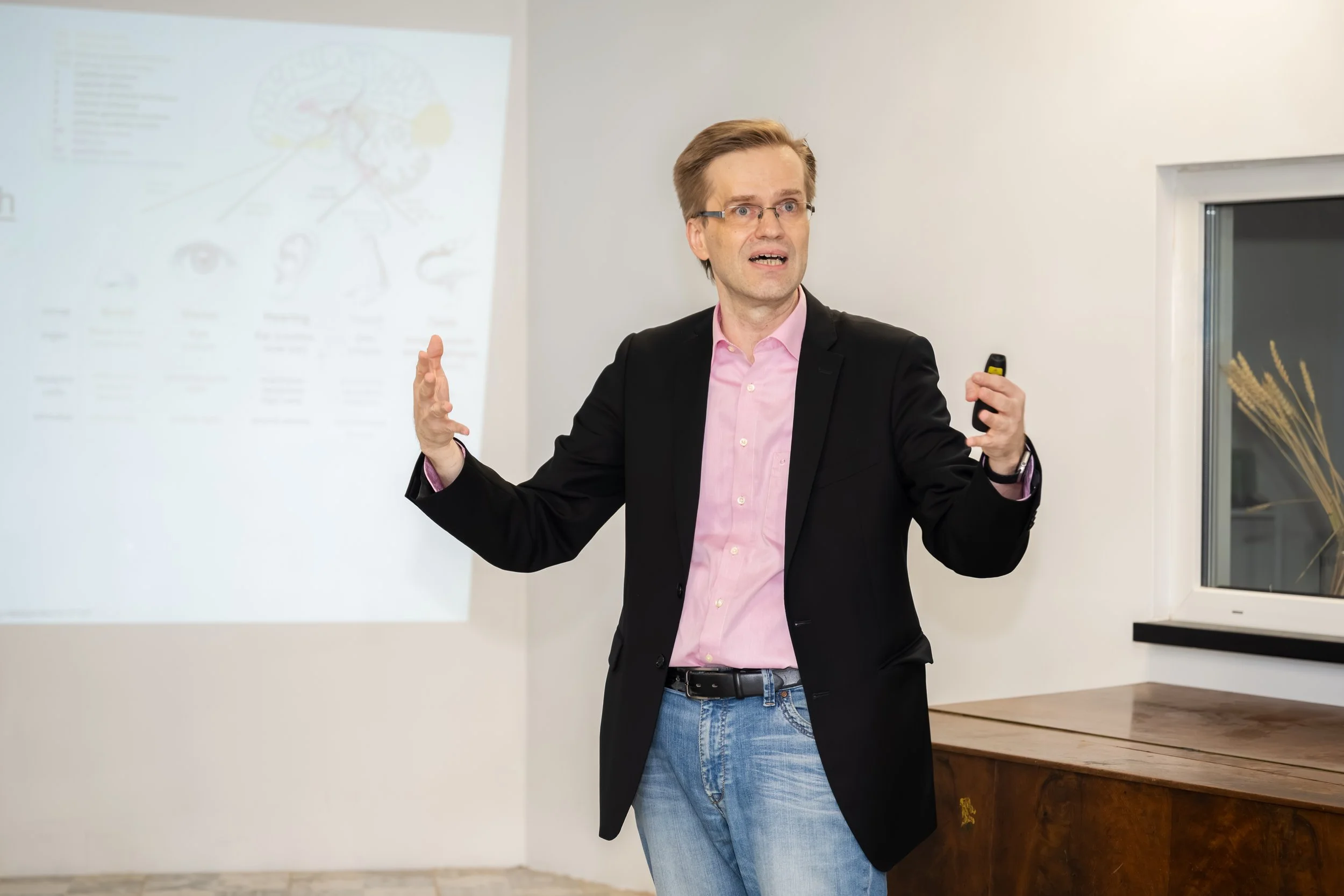 Jurģis Sķilteris, On the Links Between Olfaction and Other Senses, Lecture, 2025