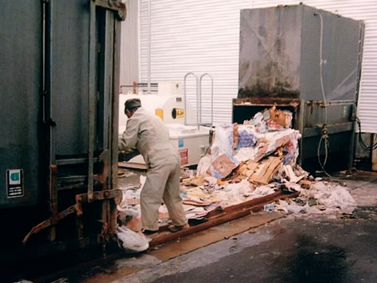 Compacteur de magasin - Avant