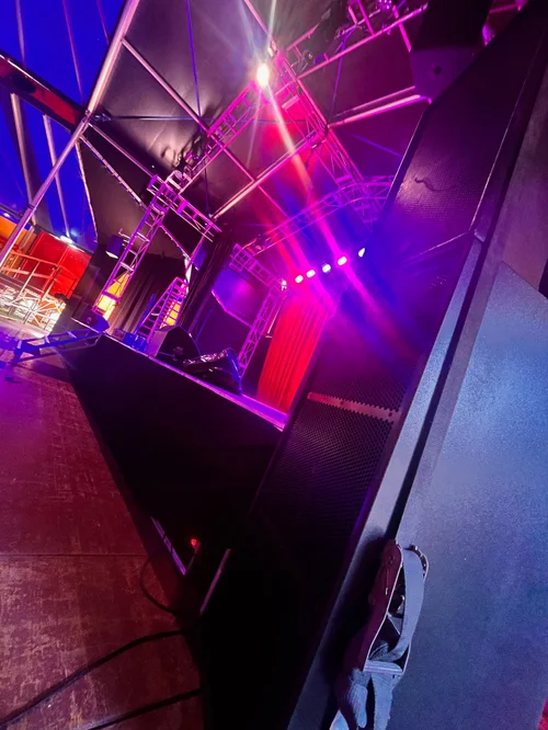 Professional amplifier and loudspeaker processing racks