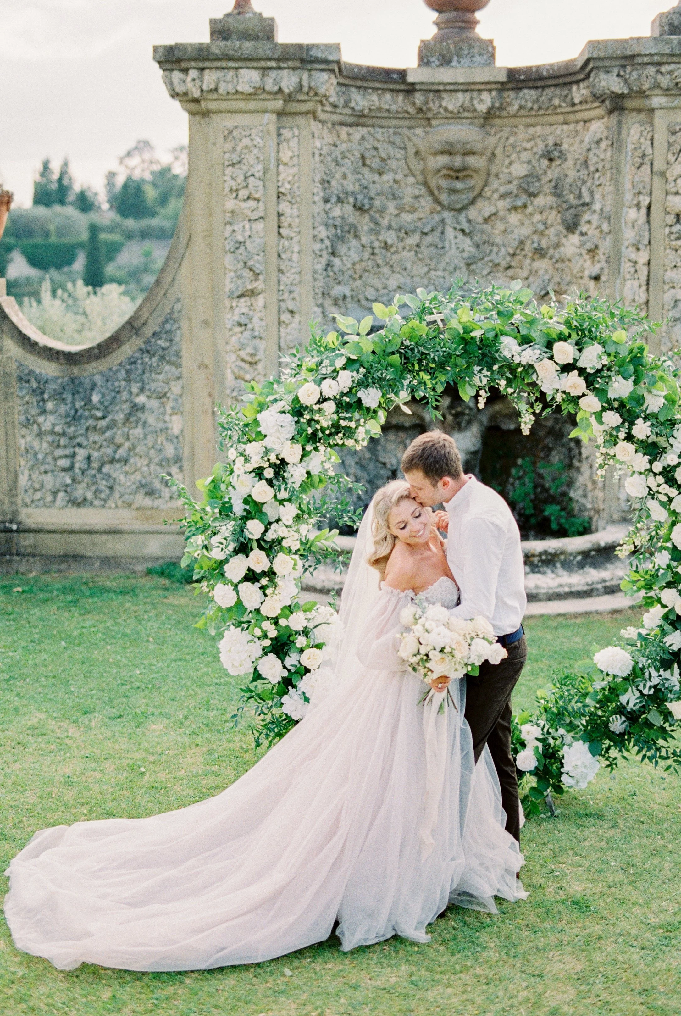 groom-kisses-bride-at-the-wedding-arch-in-the-gard-2026-01-07-00-32-14-utc.jpg