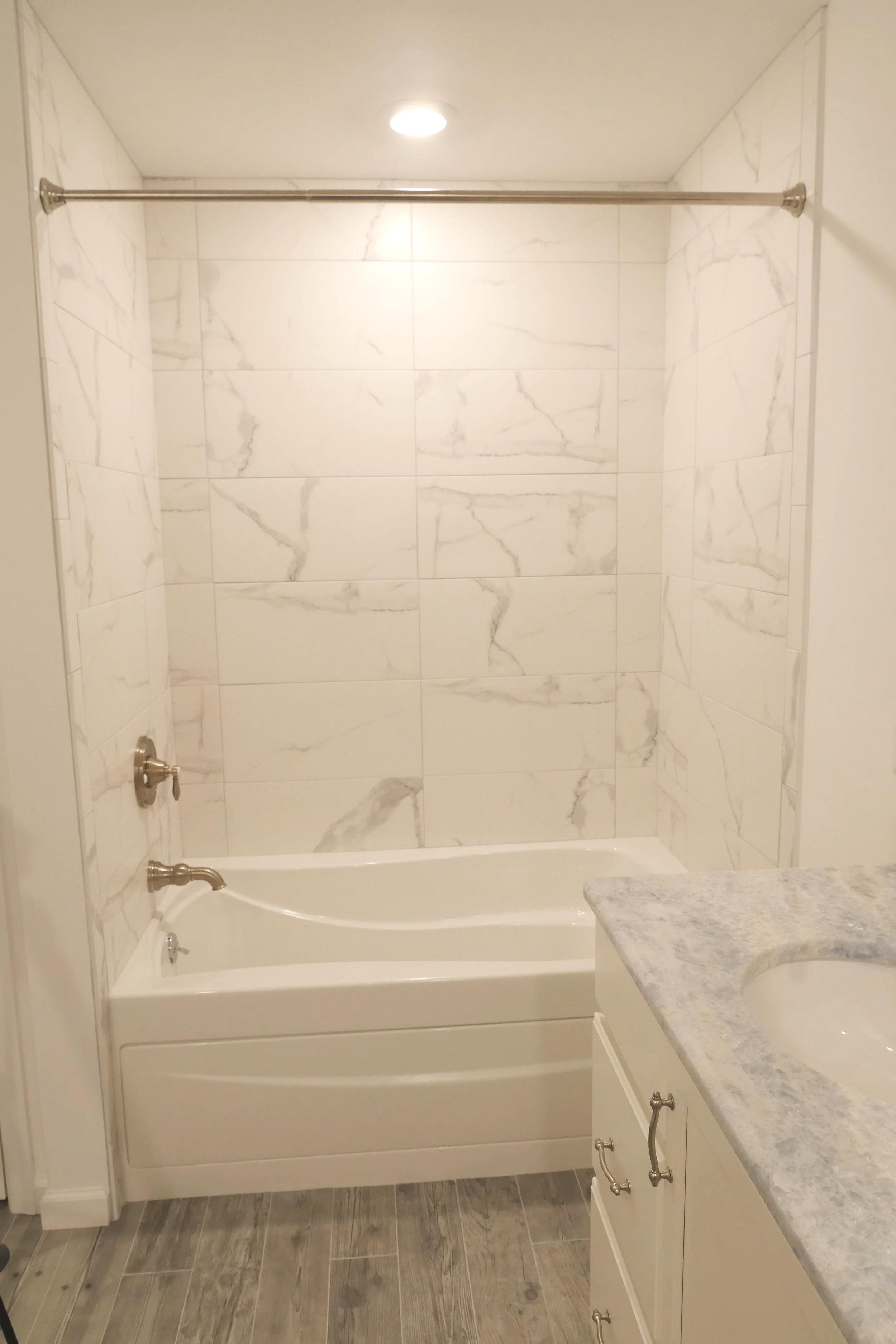 2nd+Flr+Bath5.png