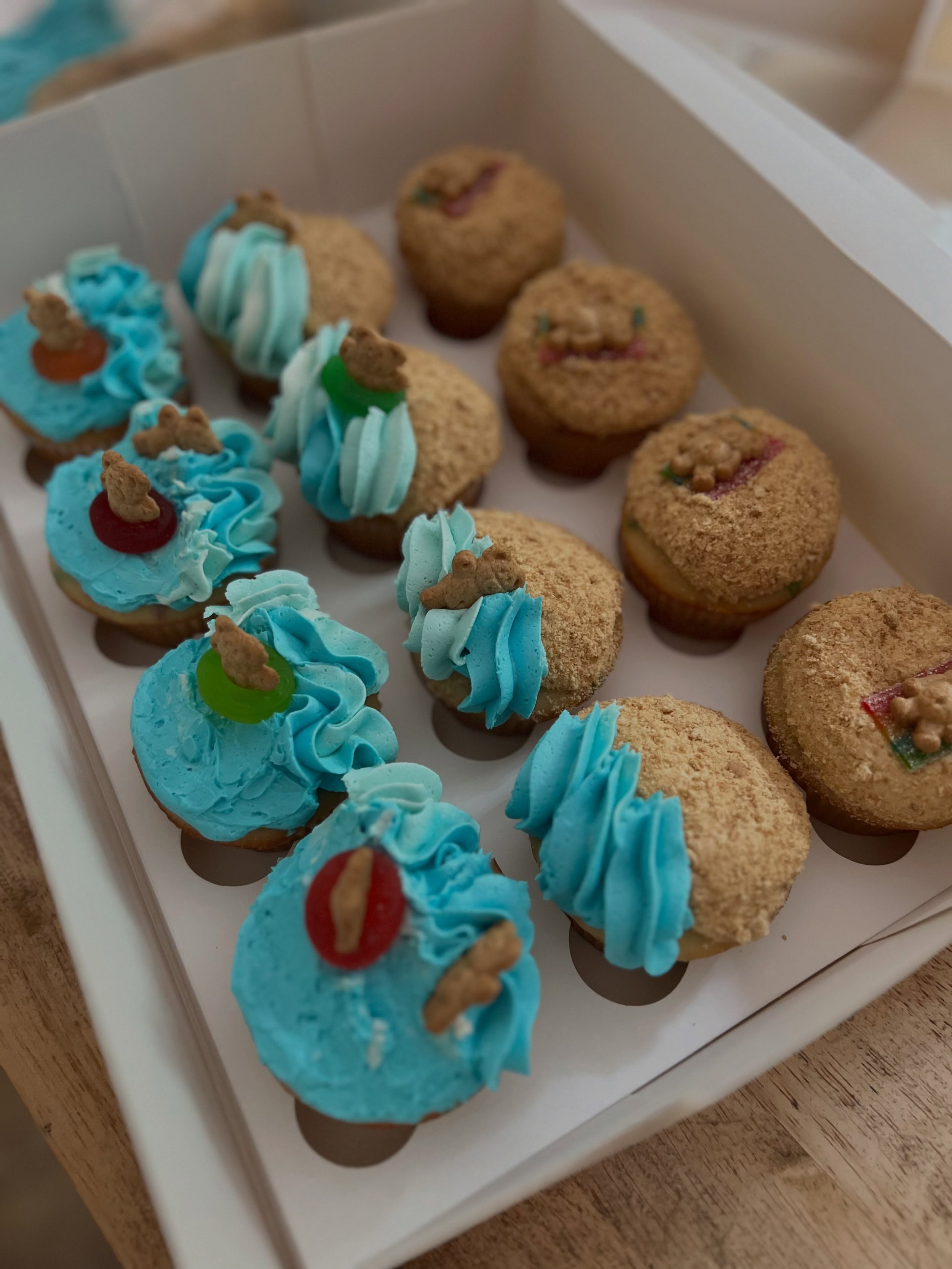 fun &ldquo;summer themed&rdquo; party ☀️🌊 

#summercupcakes #beachcake #ctshoreline #cupcakedecor #summerpartyideas