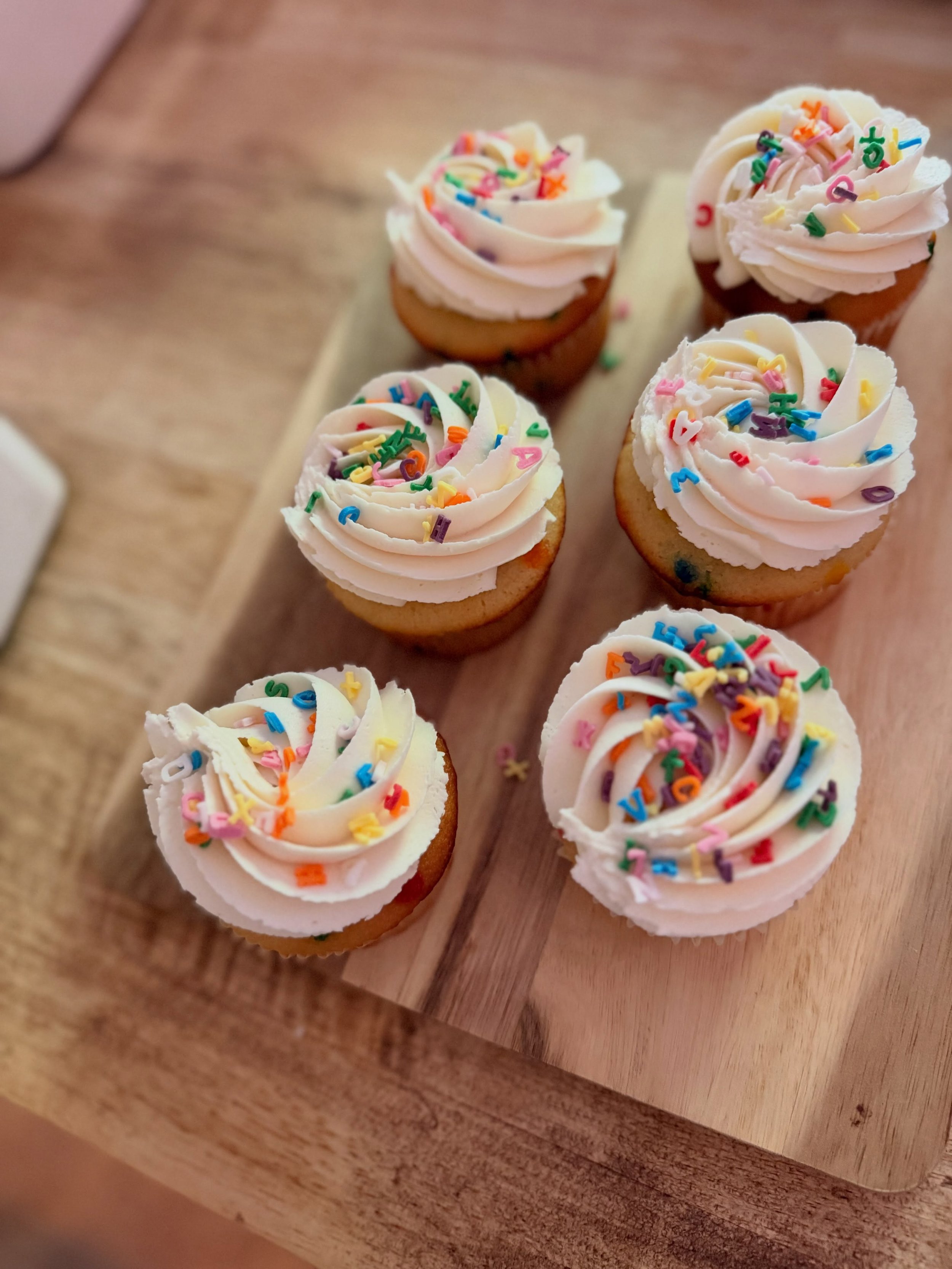 reading, writing &amp; buttercream 📚✏️

#ctcupcakes #ctbaker #ctshoreline #backtoschool #firstdayofschool