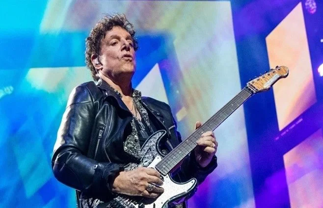 NEAL SCHON &amp; TEDDY SWIMS to Open THRIVES CITY Holiday Ceremony