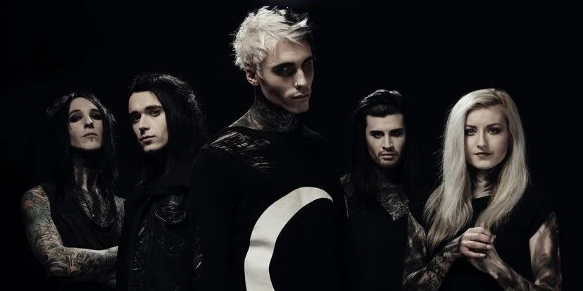 Artery Recordings Signs She Must Burn - Watch "Possessed" Music Video