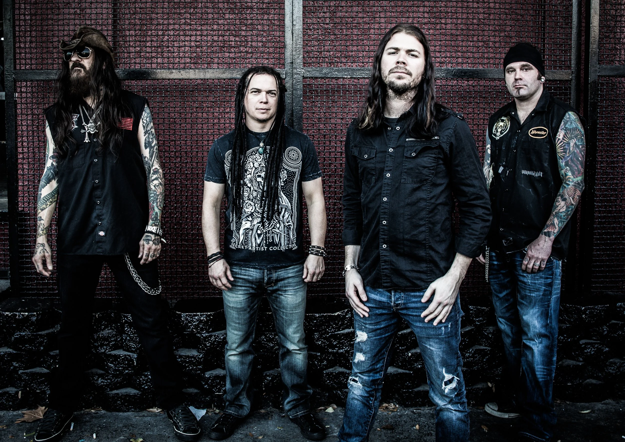 Review: Saliva - Love, Lies & Therapy