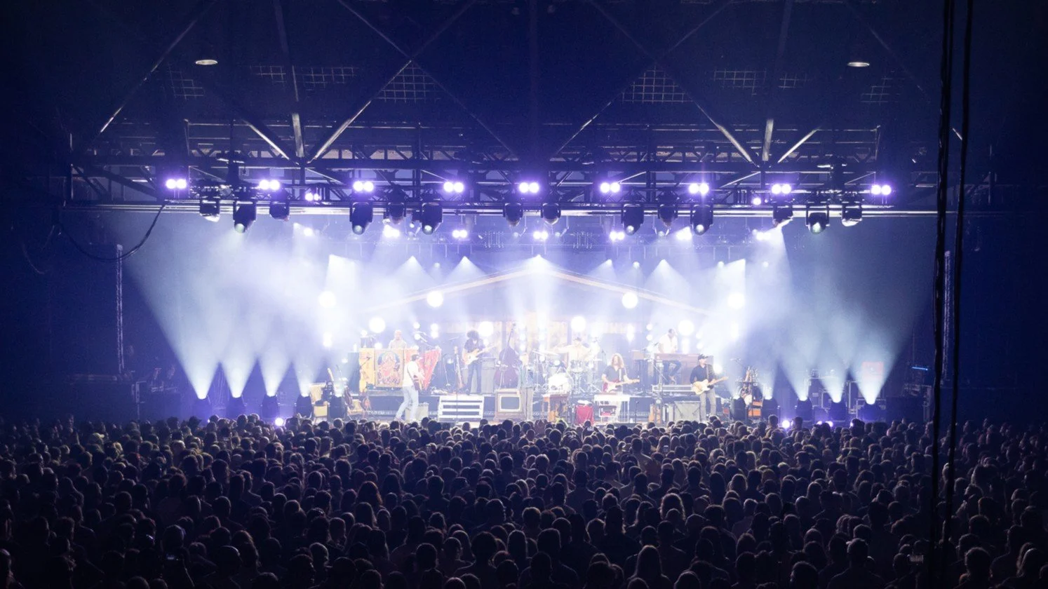 A brilliant shot of the Zac Brown Band, taken in Sydney by Chris Neave.