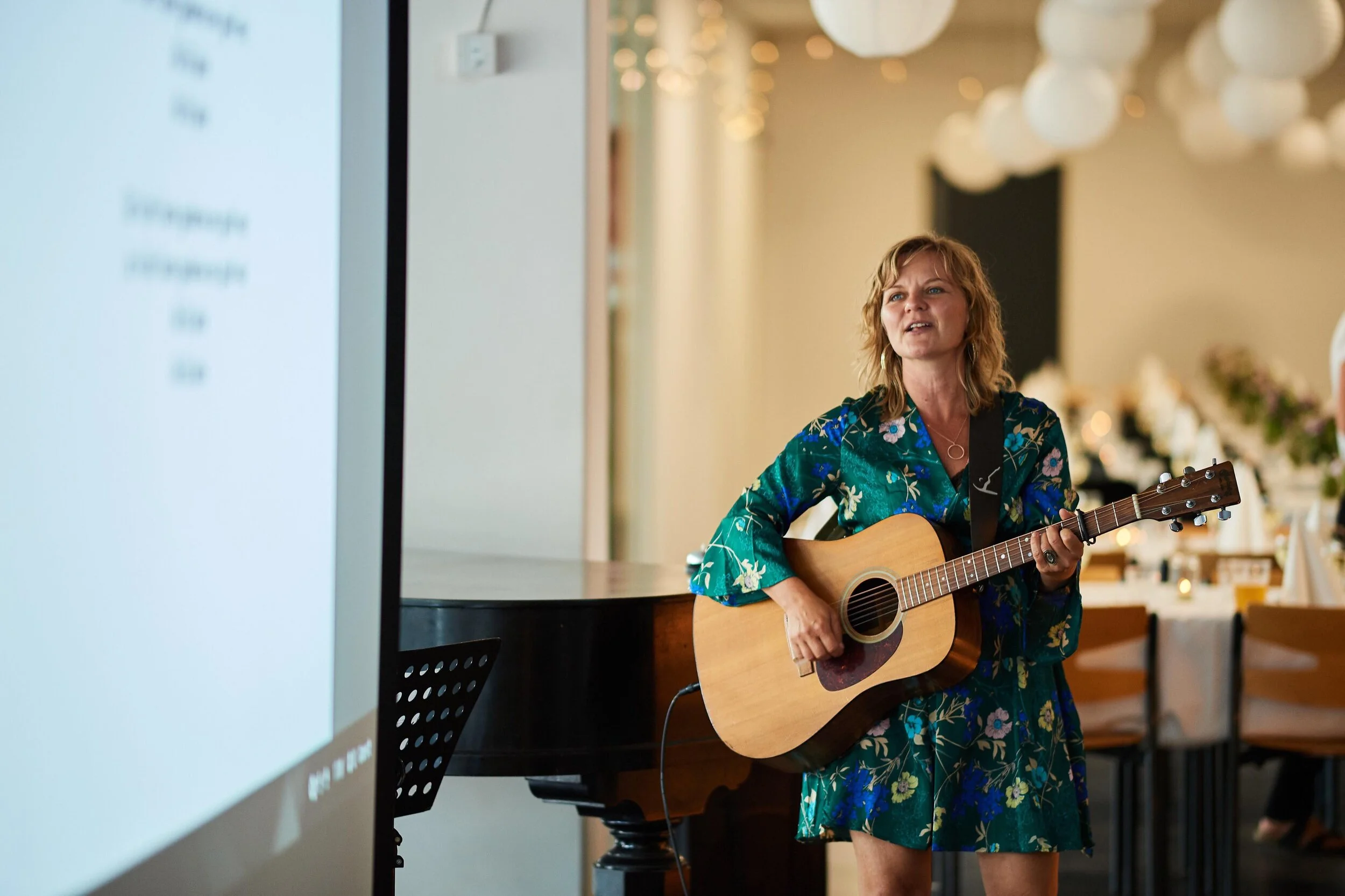 Sang og guitar til reception
