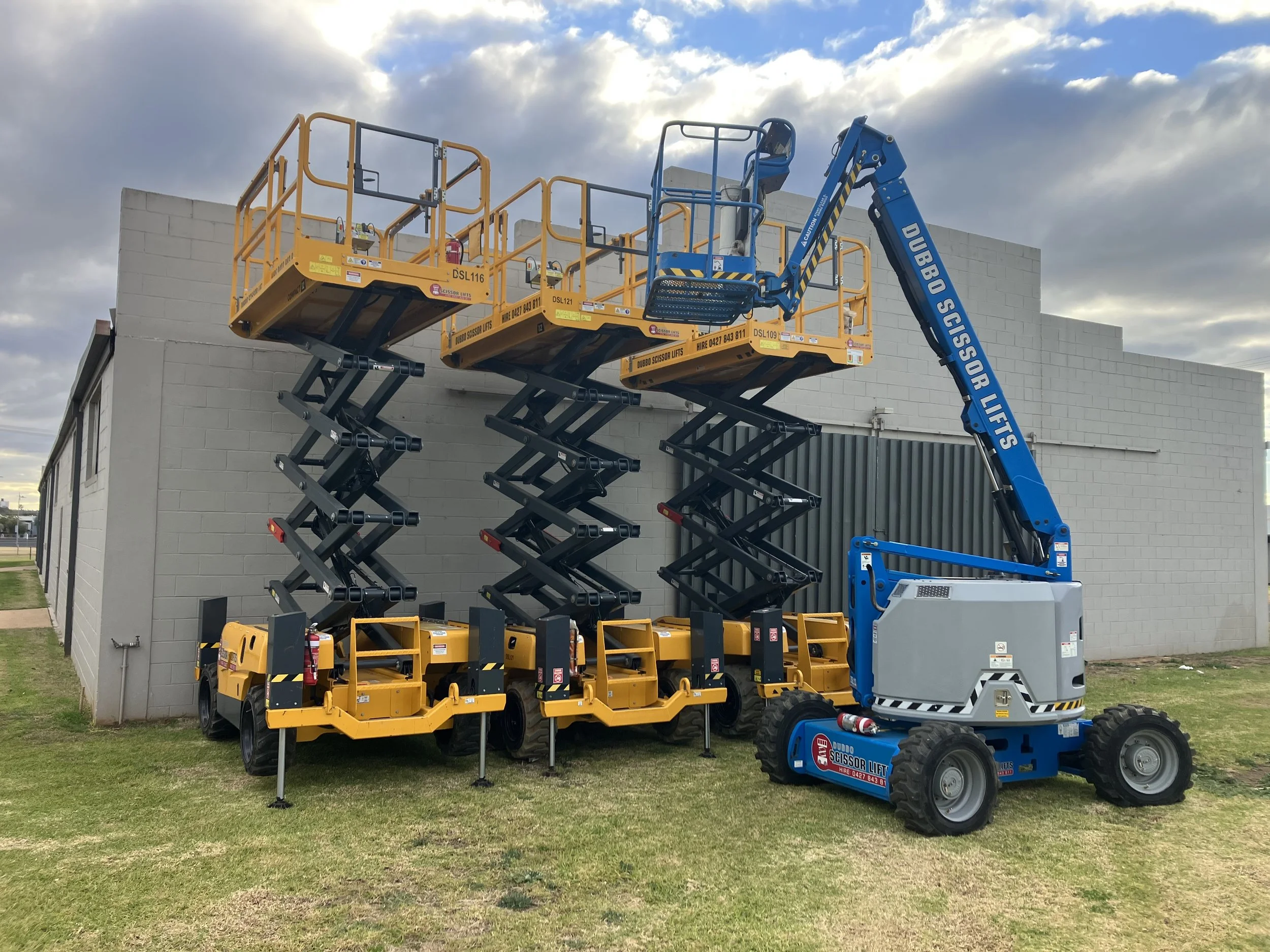 3 10DX lifts and one Knuckle Boom