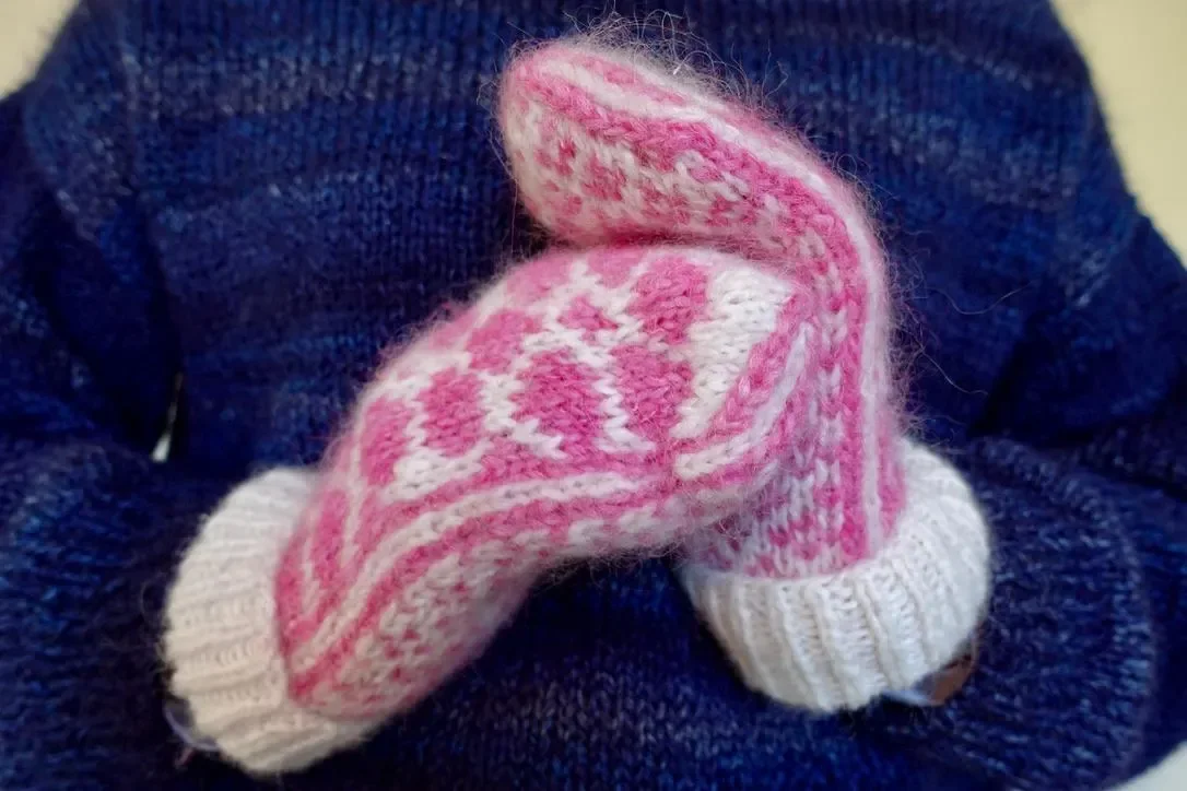 Sakura Mittens