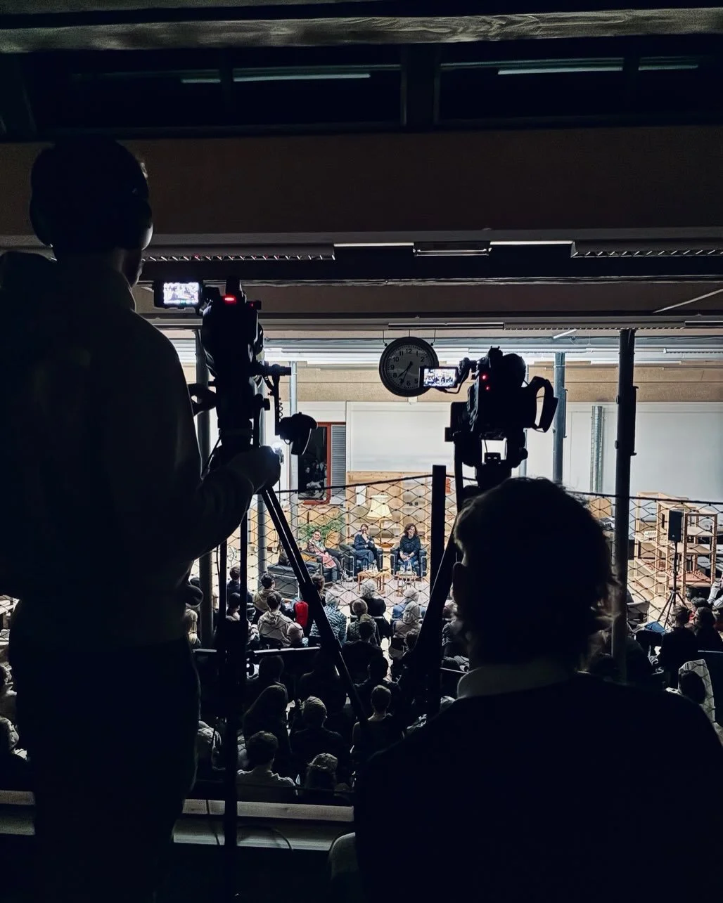 A wonderful atmosphere, here at the Liechtenstein School of Architecture, with a brilliant panel: Anna Heringer, Tatiana Bilbao, Anupama Kundoo, Marina Tabassum, and Frida Escobedo. Moderated by Verena Jakoubek-Konrad.

#liechtenstein🇱🇮 #panel #dis