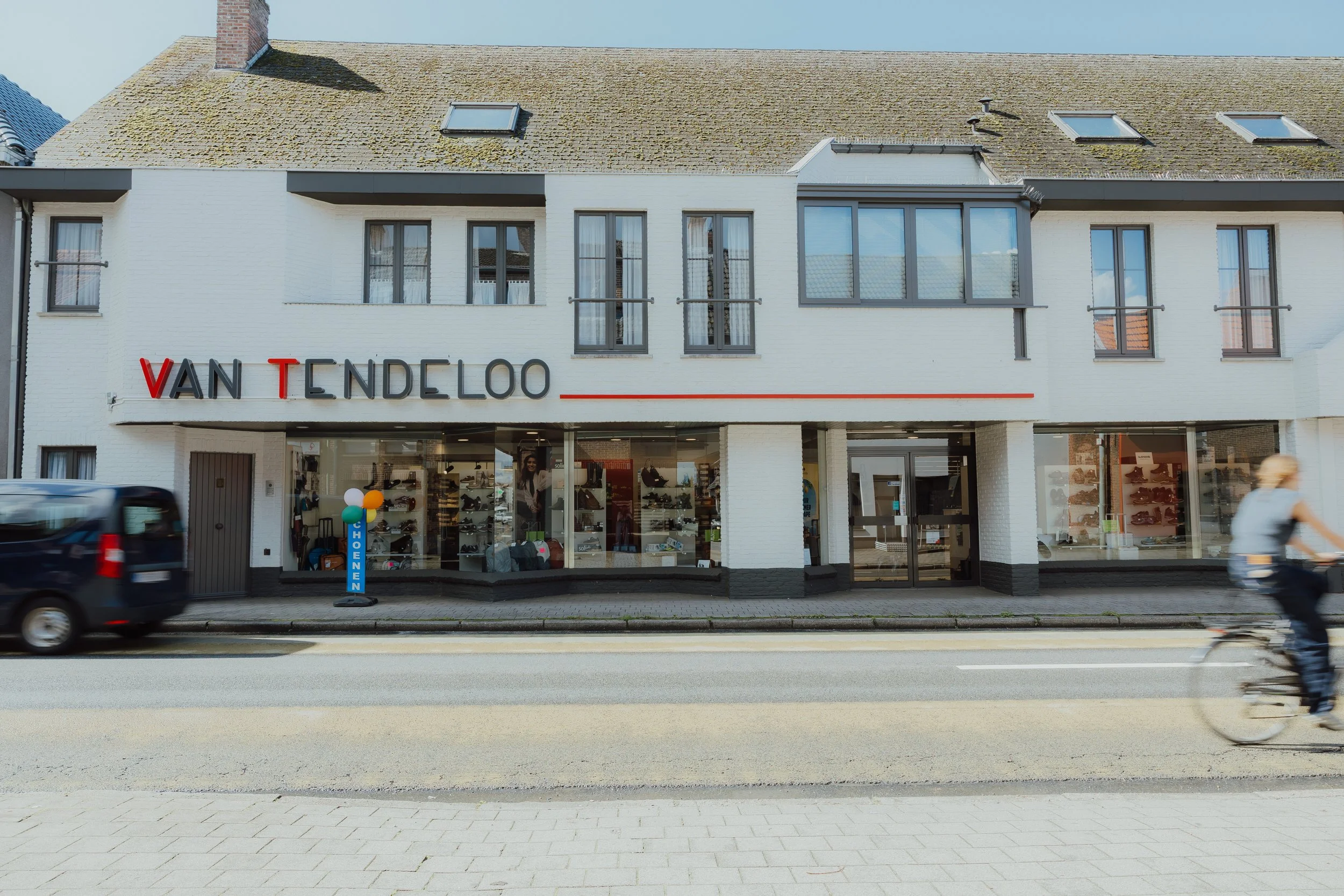 De gevel van Schoenen Van Tendeloo in Lille.