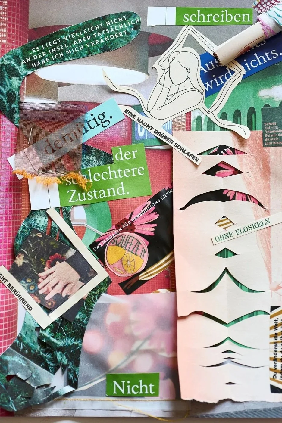 Collage aus bunten Papierstücken, Fotos, Textausschnitten und Zeichnungen. Enthält Wörter wie ‚schreiben‘, ‚leichtere Zustand‘, ‚nicht‘ und andere. Es wirkt wie eine kreative, künstlerische Arrangements mit mehreren Elementen.