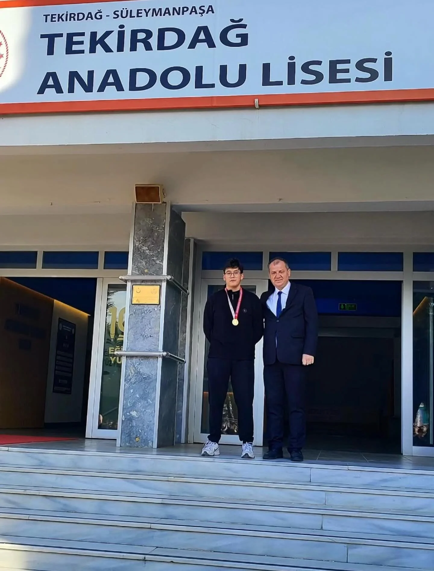 Tekirdağ Anadolu Lisesi Mezunlar Derneği olarak k&ouml;kl&uuml; okulumuzun başarılarıyla gurur duymaya devam ediyoruz! 2025-2026 sezonu Tekirdağ Ok&ccedil;uluk Şampiyonası, Makaralı Yay Gen&ccedil;ler A kategorisinde il birinciliği elde eden &ouml;ğr