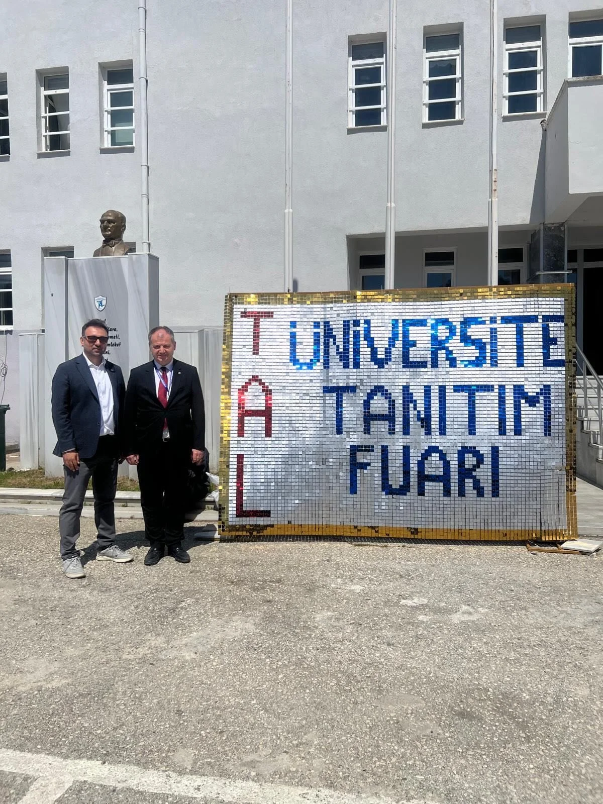 Bu yıl 15. kez kapılarını a&ccedil;an TAL &Uuml;niversite Tanıtım Fuarı, 48 &uuml;niversite ve 3 binden fazla gencimizin katılımıyla coşkuyla ger&ccedil;ekleşti! 

Etkinlikte sahne alan ve T&uuml;rkiye Şampiyonası yolunda emin adımlarla ilerleyen b&o