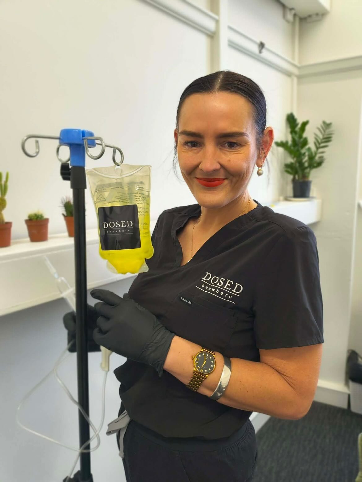 Mobile IV therapy practitioner holding a customised wellness IV infusion bag ready for treatment.