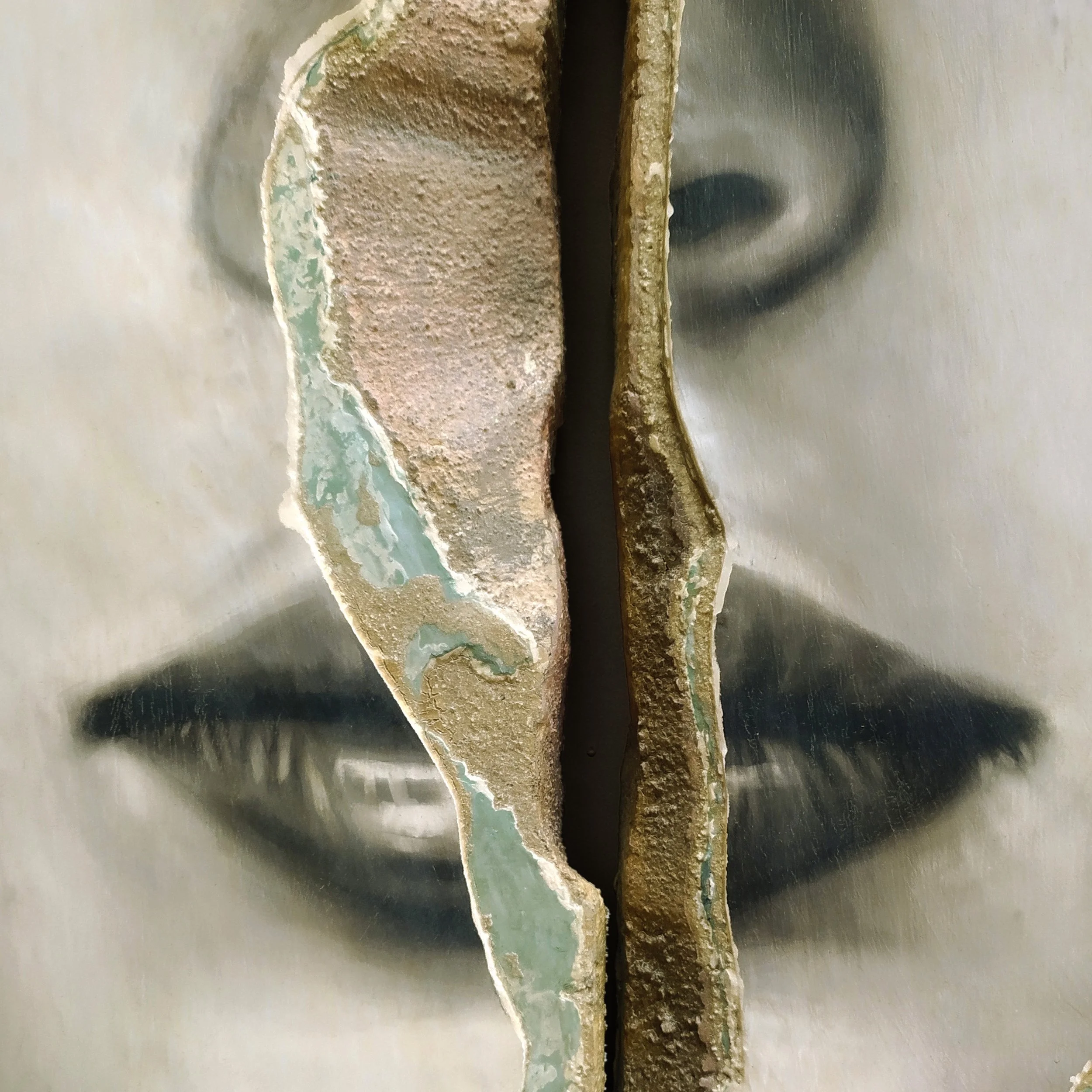Toni Alfano, Portrait of Daphne, 2024 - Charcoal/Descialbo/mixed media, detail
