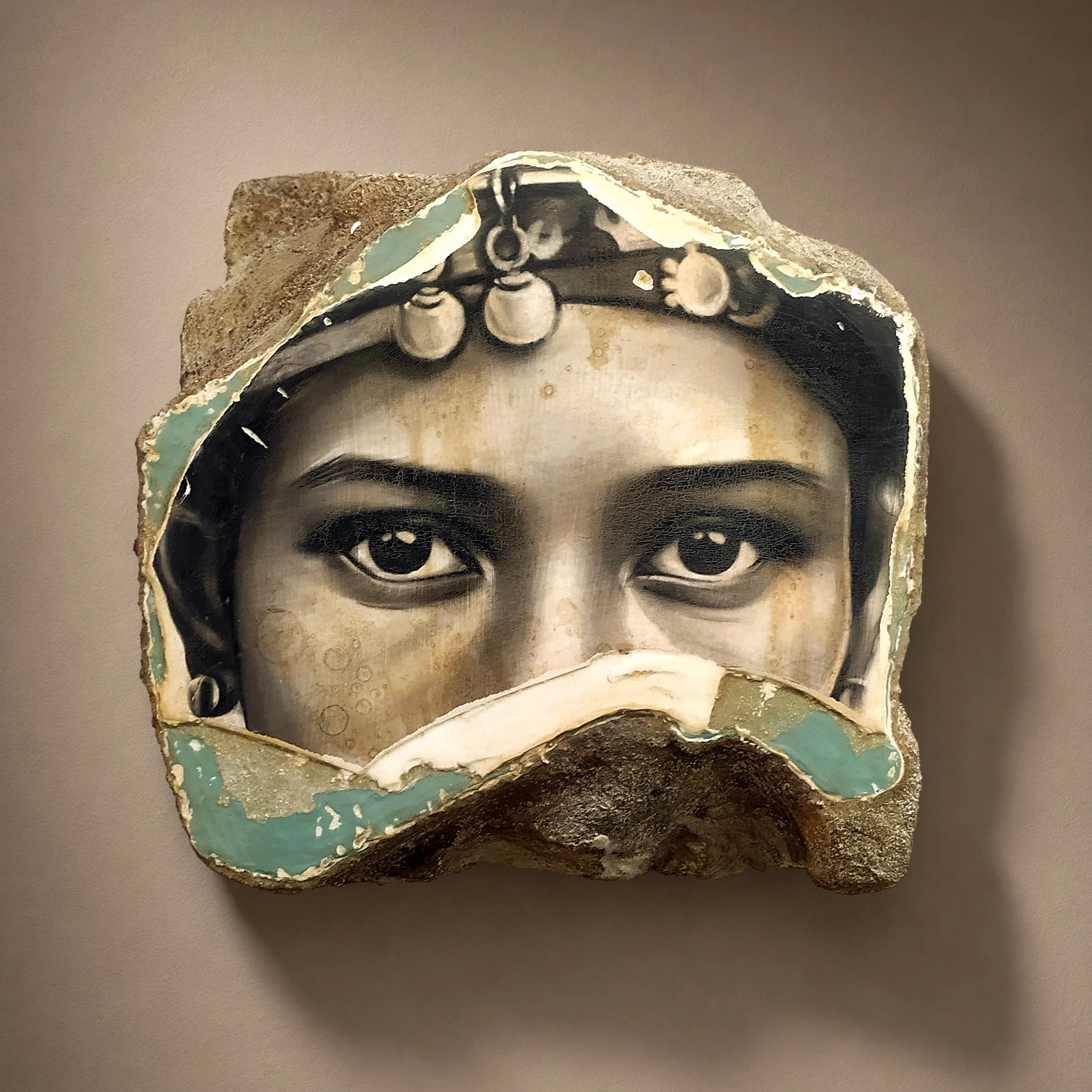 Toni Alfano, Being and Time (21), 2025 - Charcoal/Descialbo/mixed media, 25x25x12 cm
