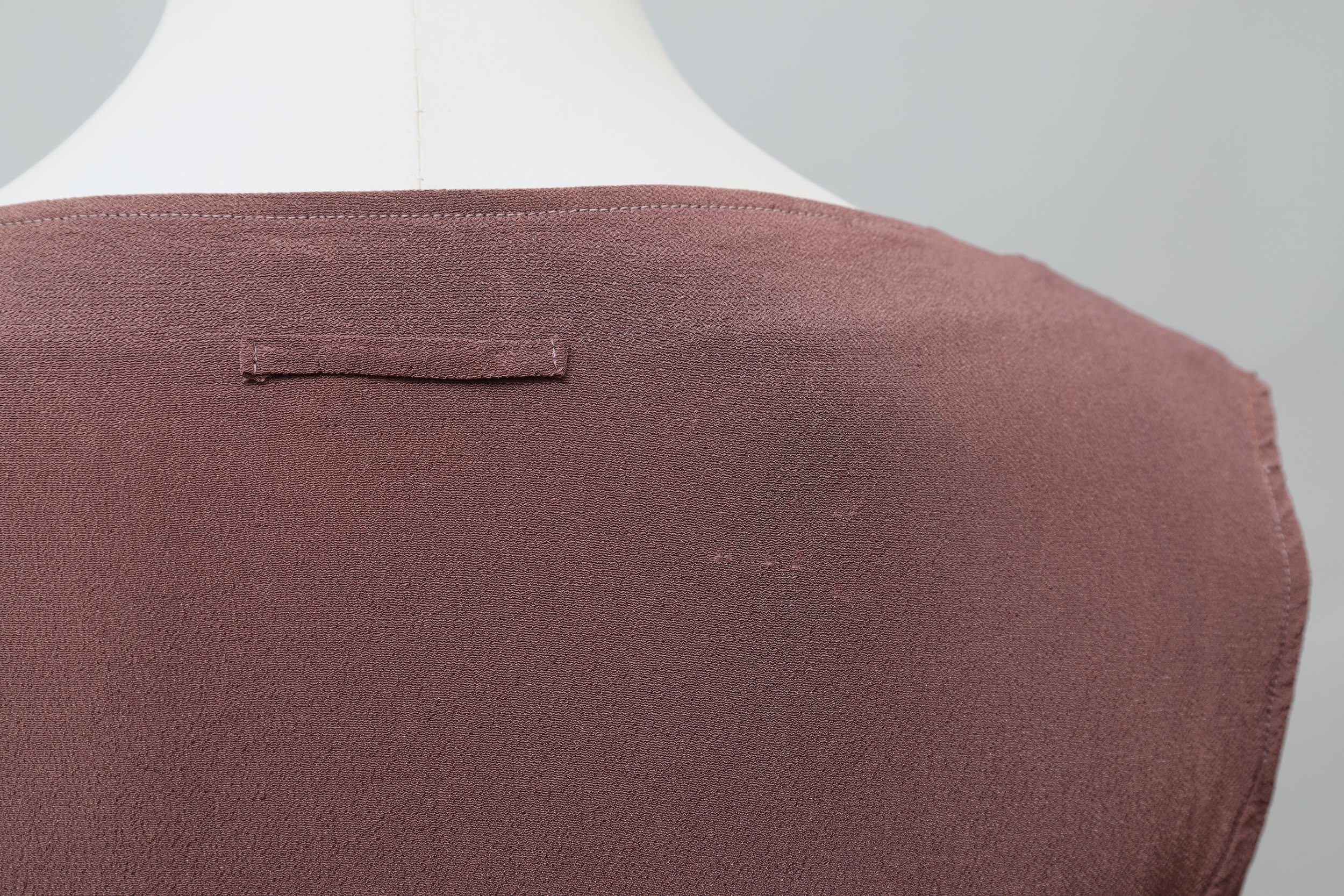 aubergine crêpe fabric detail