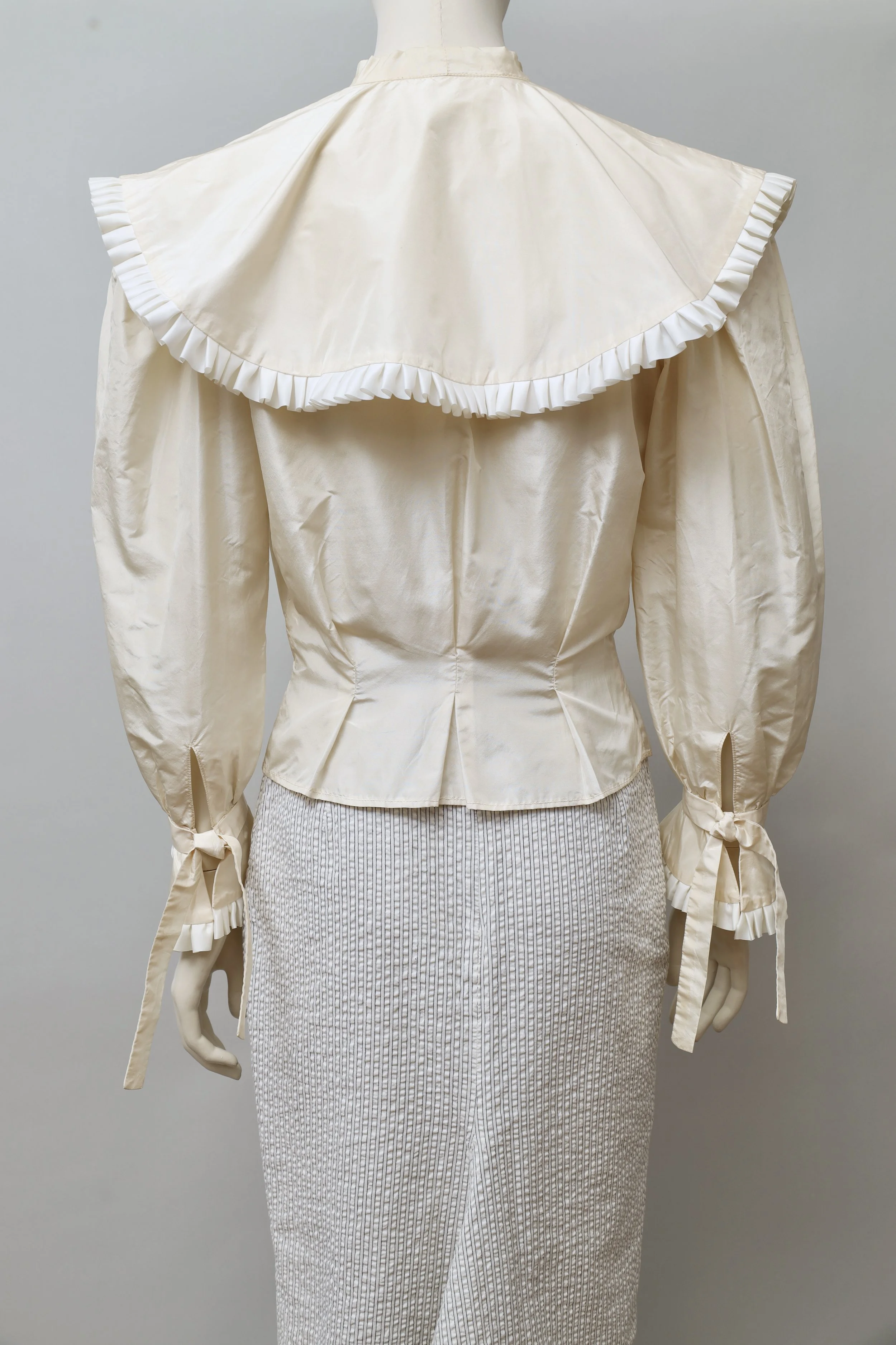 1980s Claude Petin pour Diamant Noir cream satin collared blouse