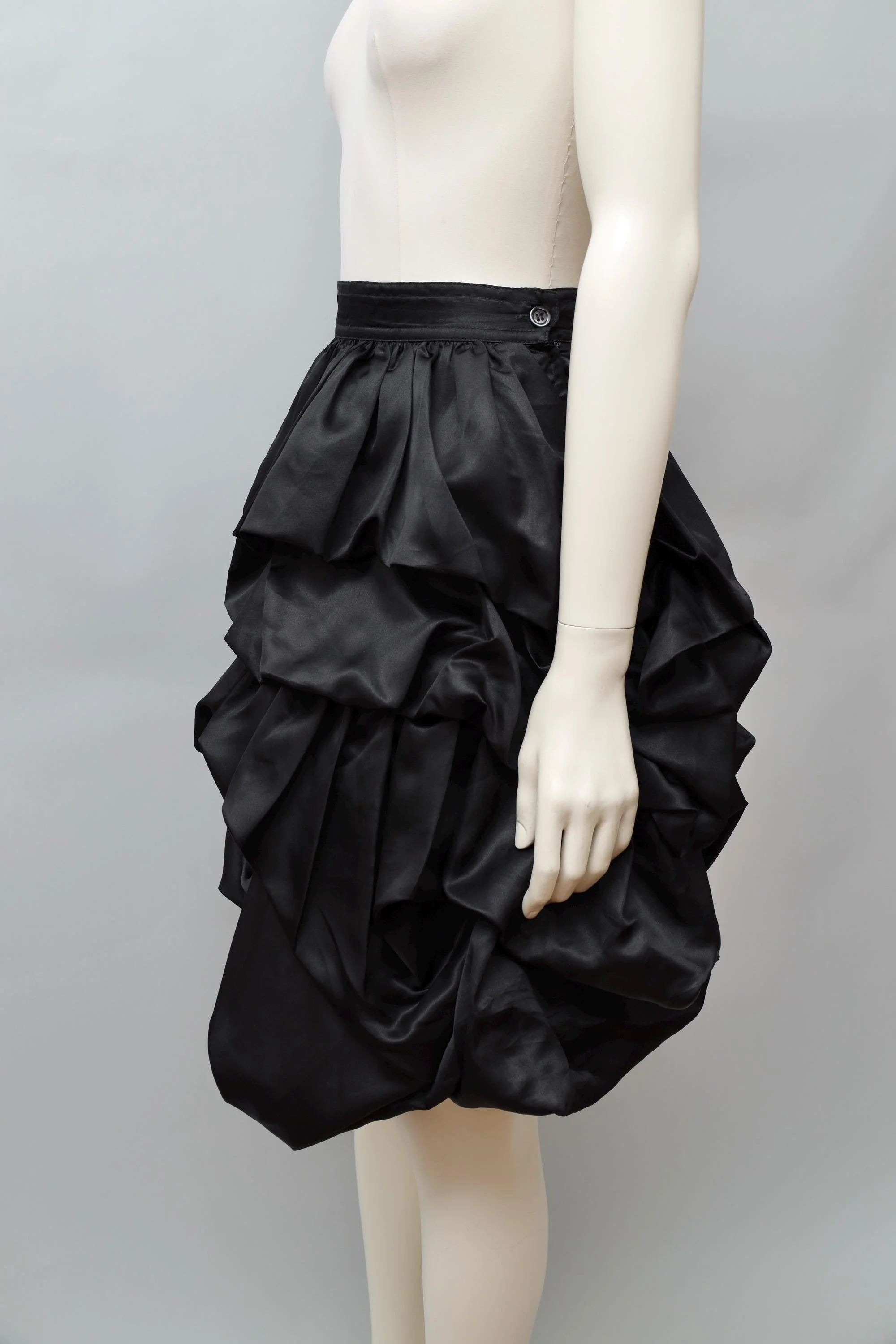 1980s Angelo Tarlazzi tiered black silk taffeta balloon skirt