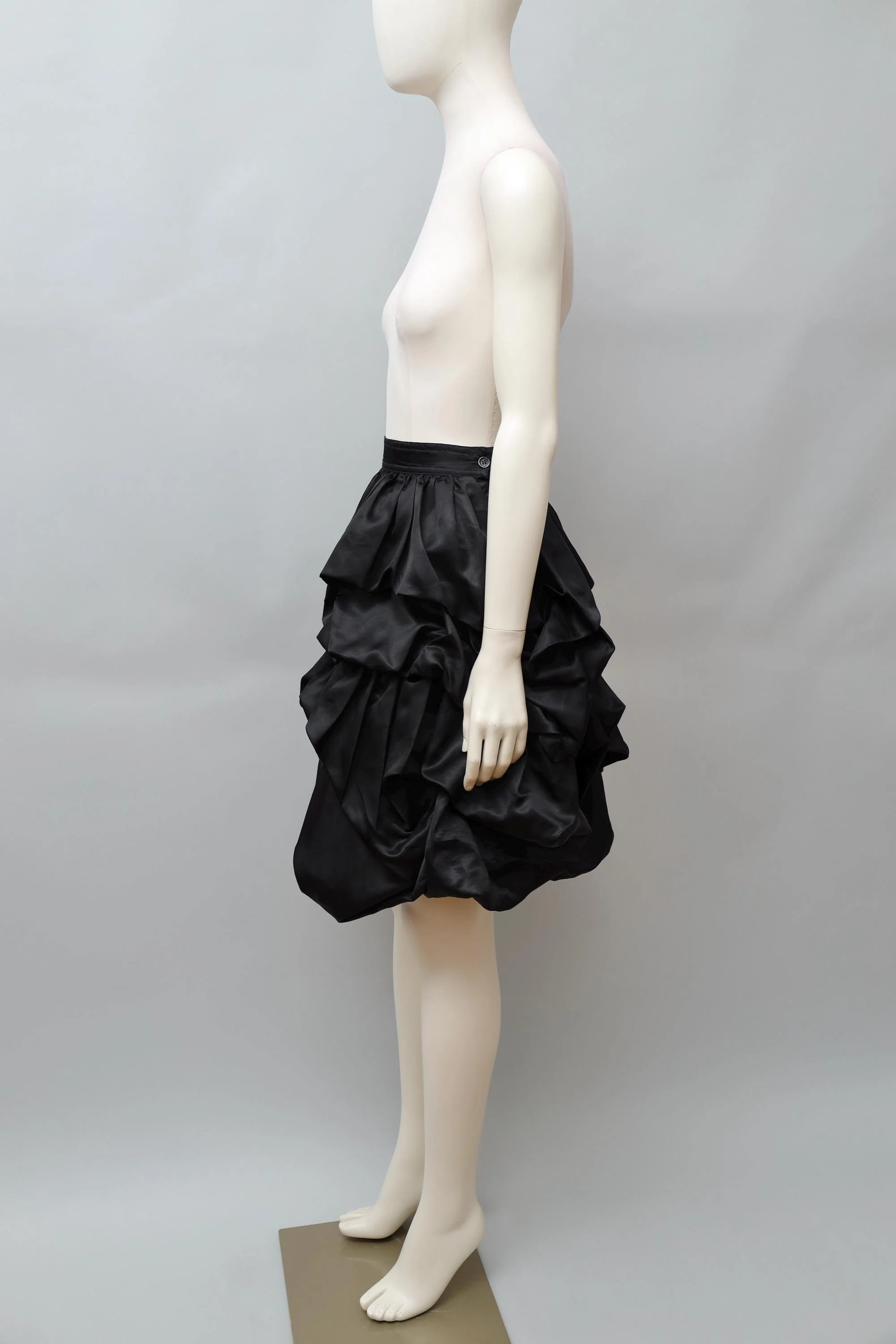 1980s Angelo Tarlazzi tiered black silk taffeta balloon skirt
