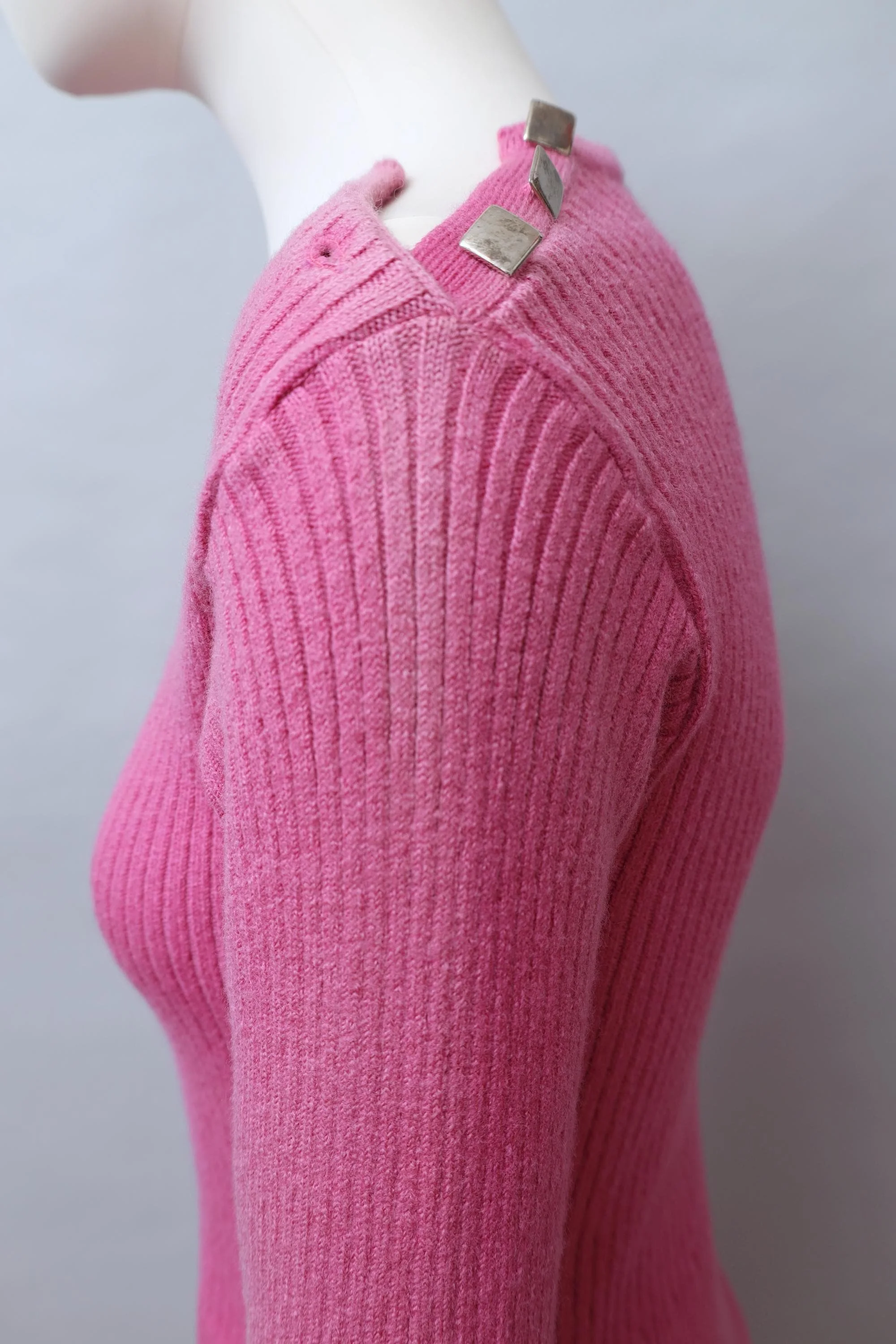 pink ribbed wool detail
