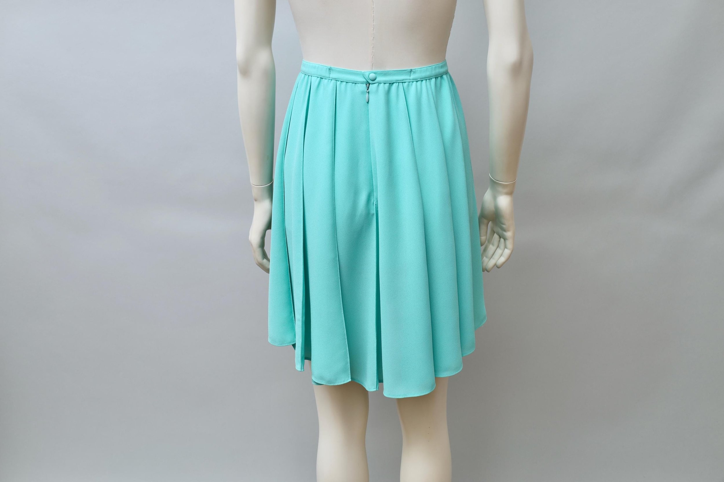 1990s Thierry Mugler aquamarine pleated crêpe skort