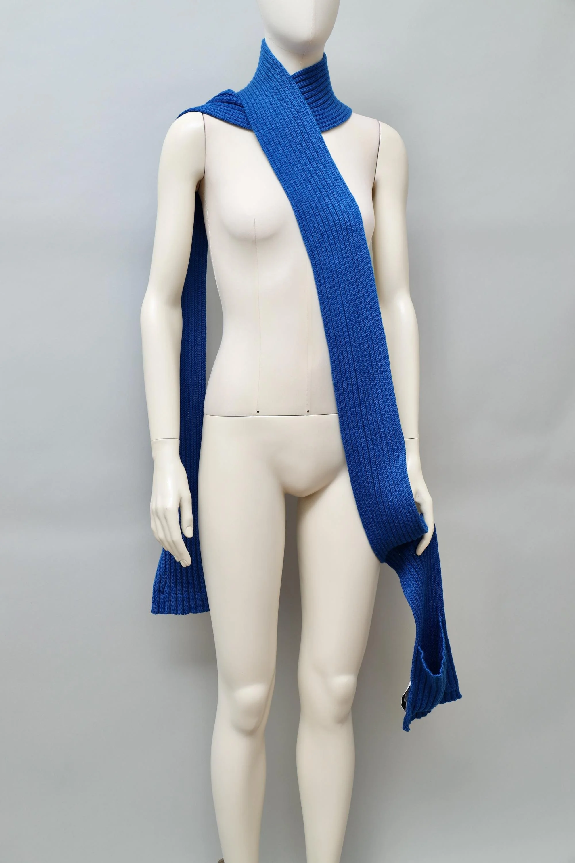 1980s Angelo Tarlazzi cobalt blue extra long wool knit scarf with pockets
