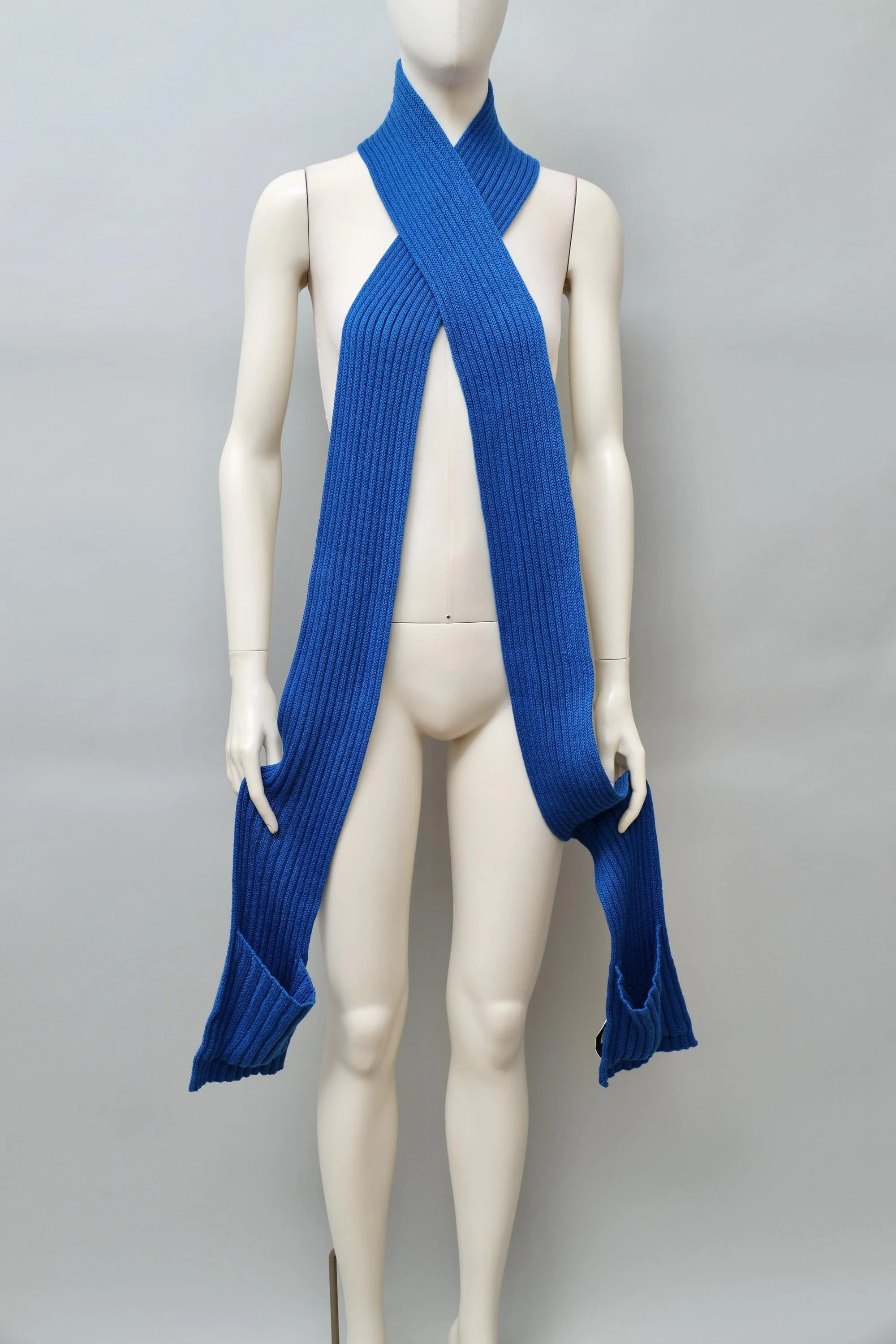 1980s Angelo Tarlazzi cobalt blue extra long wool knit scarf with pockets