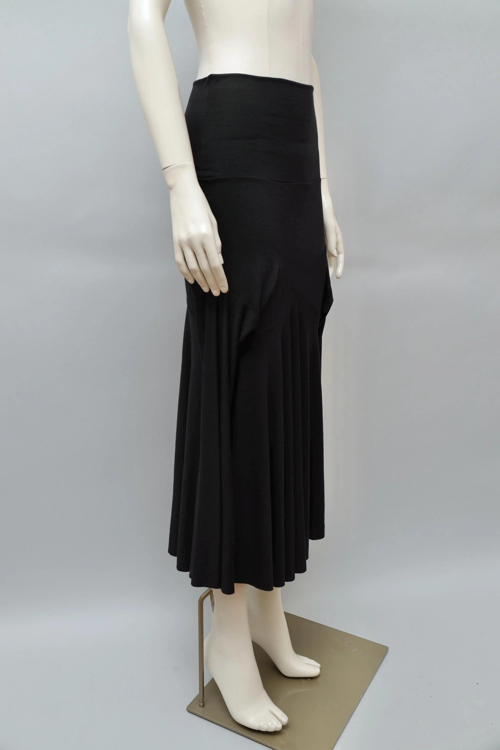 2000s Tadashi black ruched sleeved maxi skirt