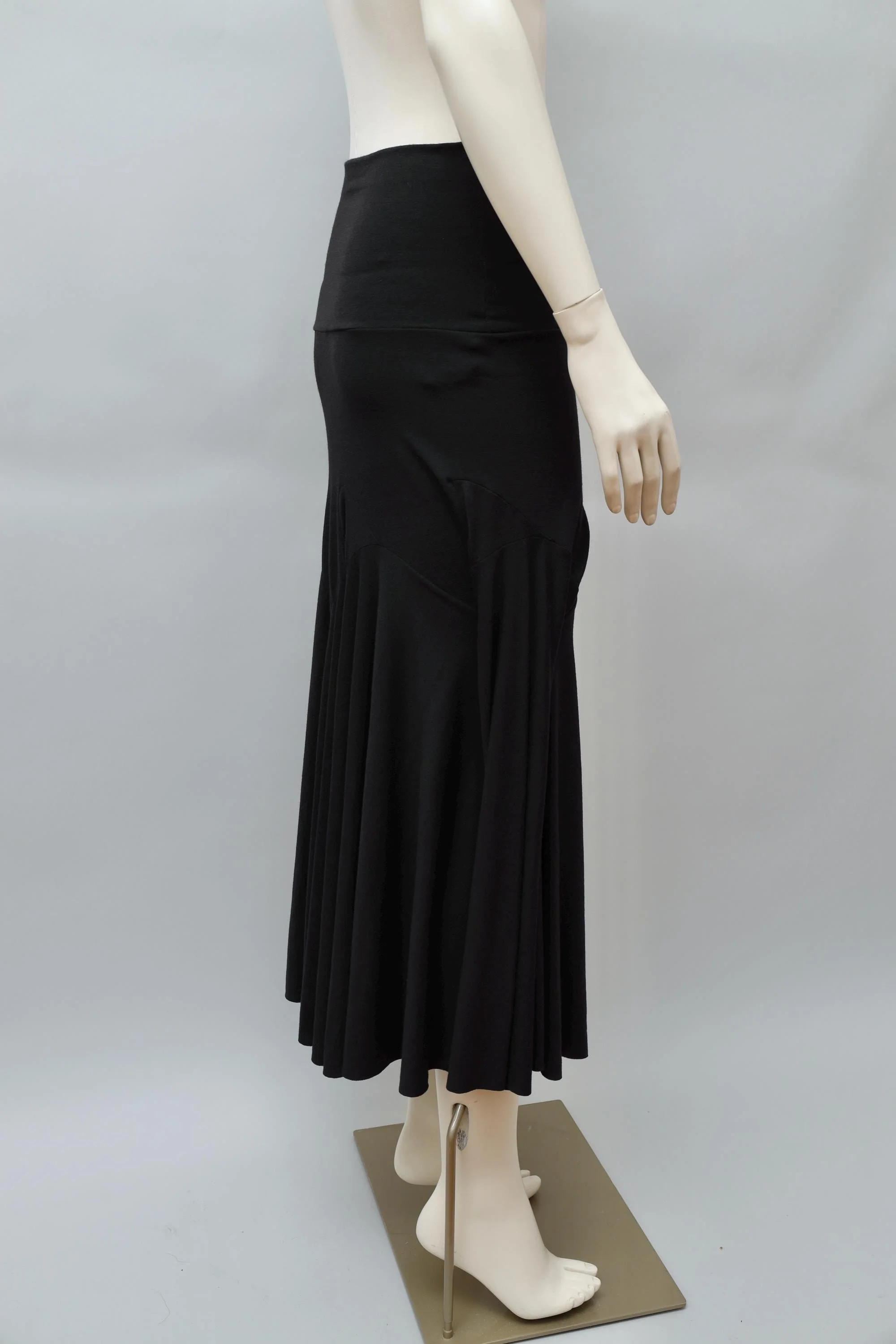 2000s Tadashi black ruched sleeved maxi skirt