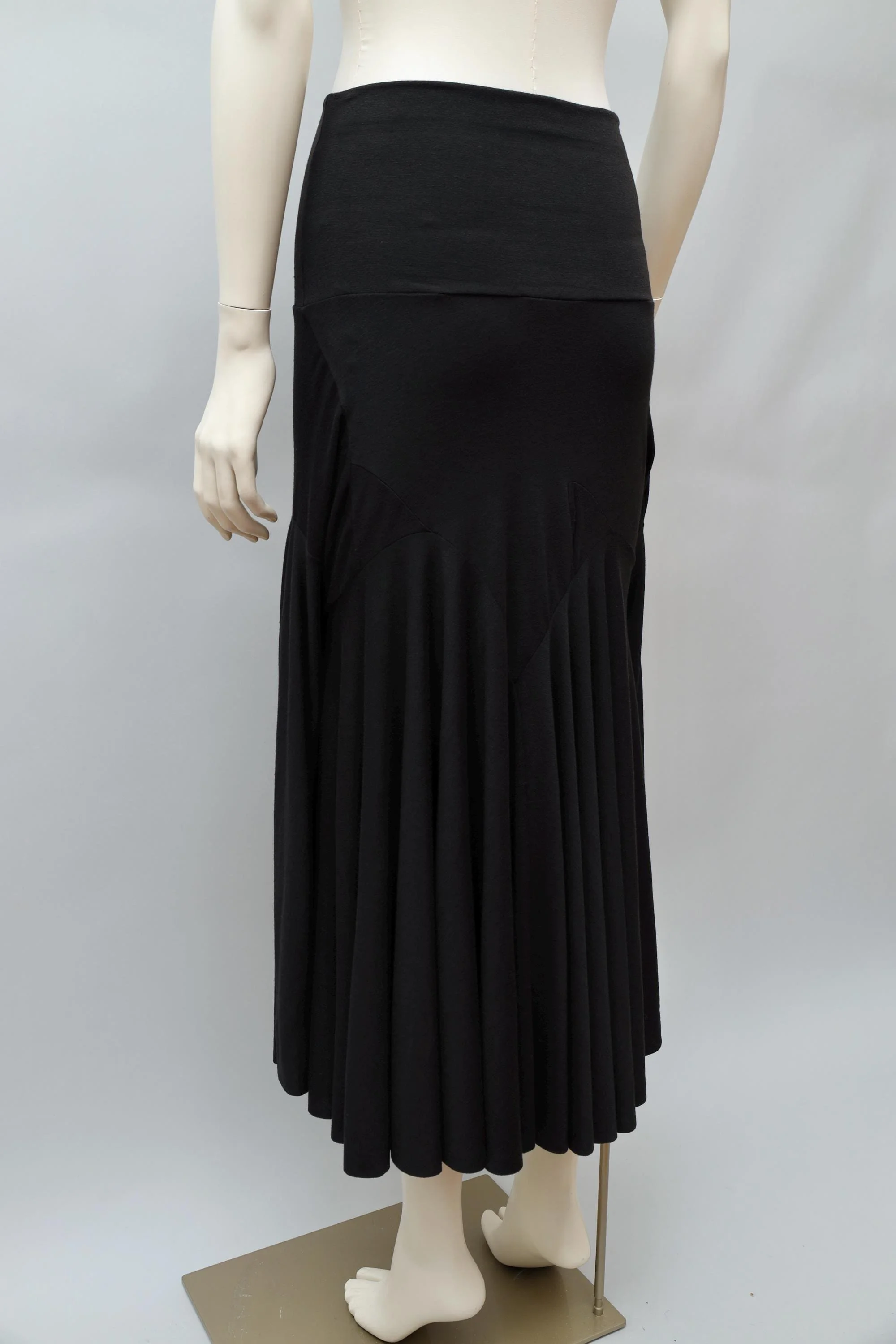 2000s Tadashi black ruched sleeved maxi skirt